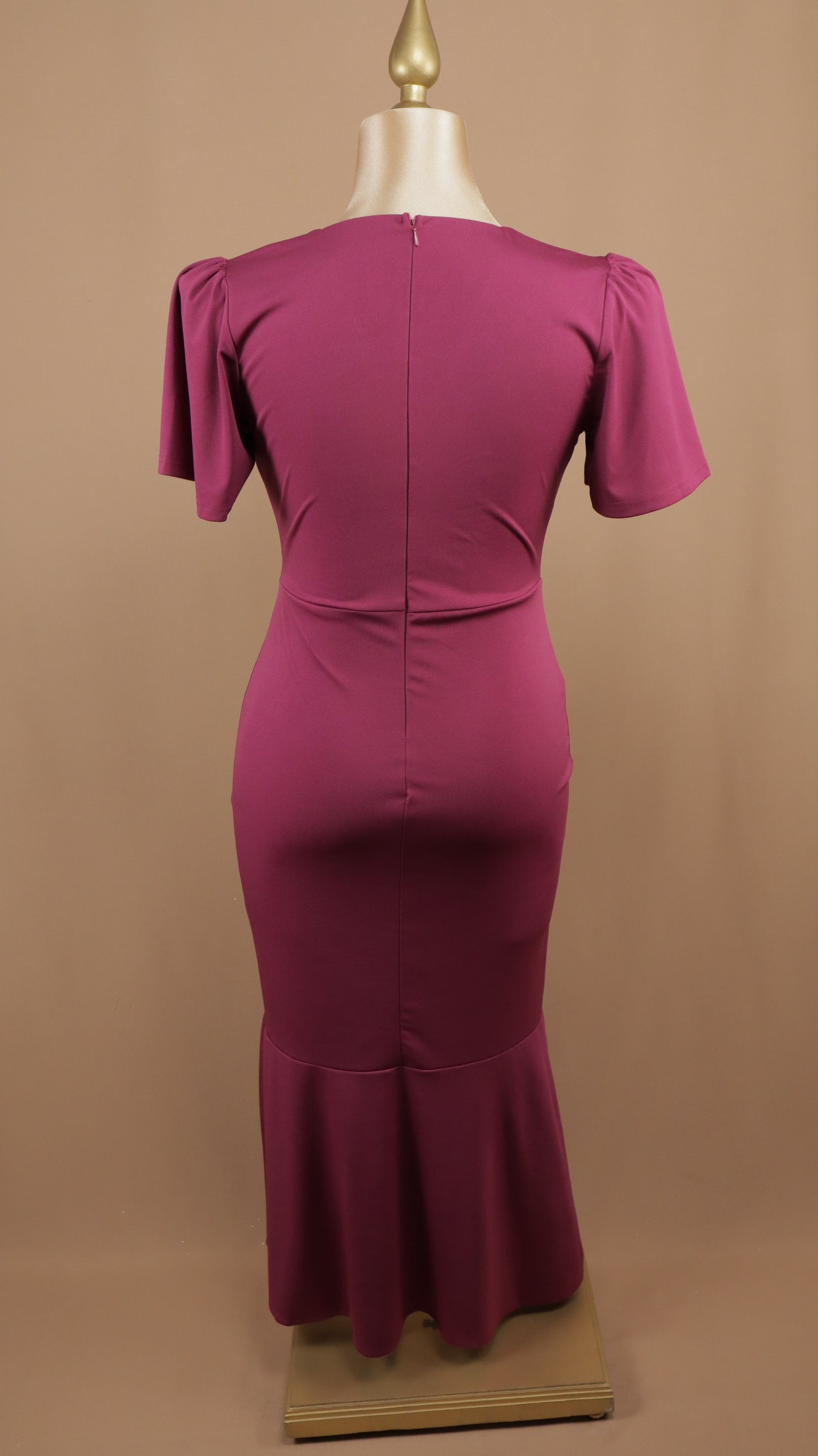 Vestido midi plus size con escarola y flor en cintura