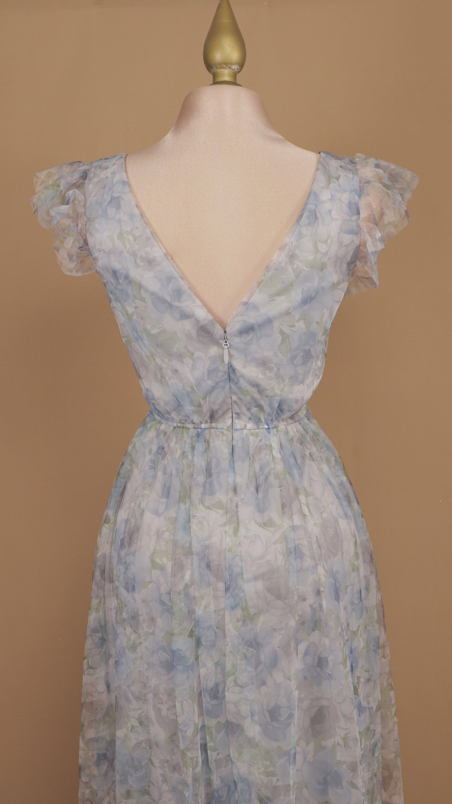 Vestido largo estampado y escote en V