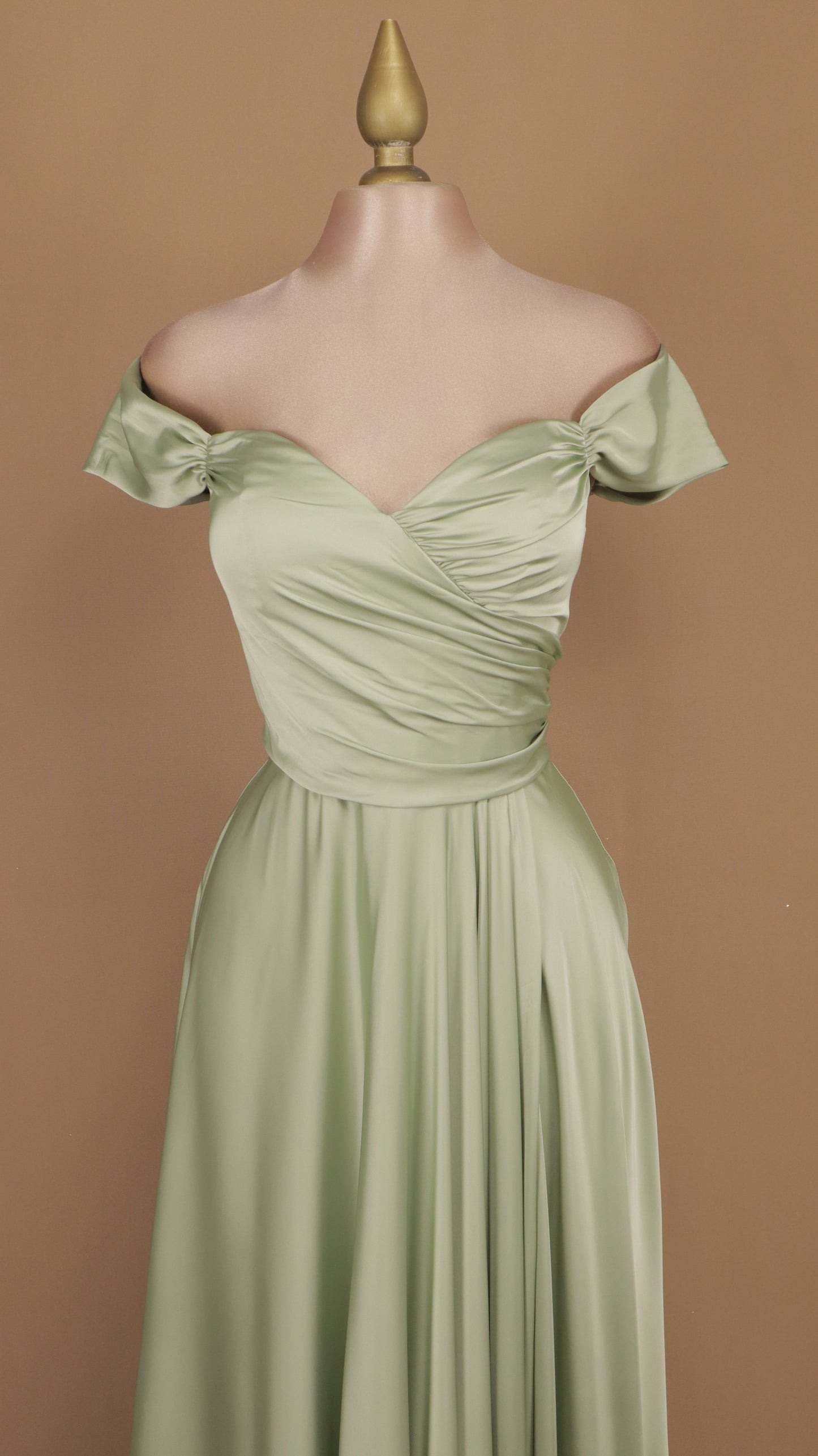 Vestido largo plus size al hombro