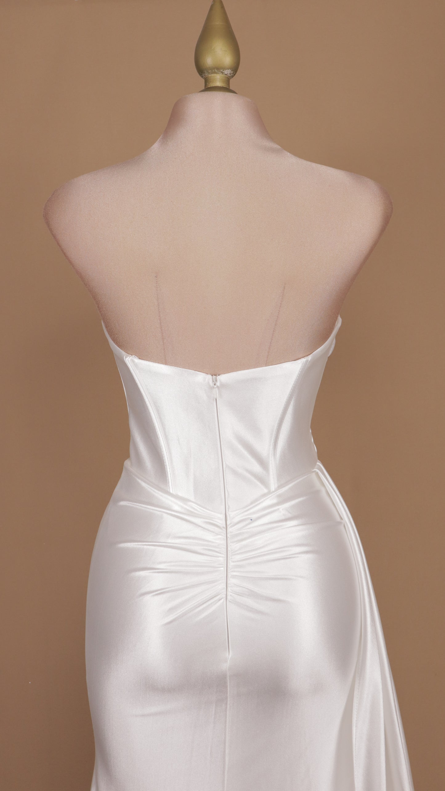 Vestido largo de novia con escote en V