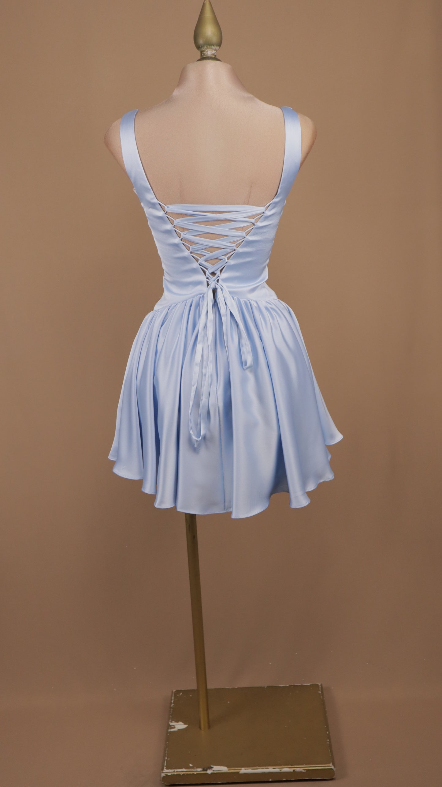 Vestido corto satin con corset