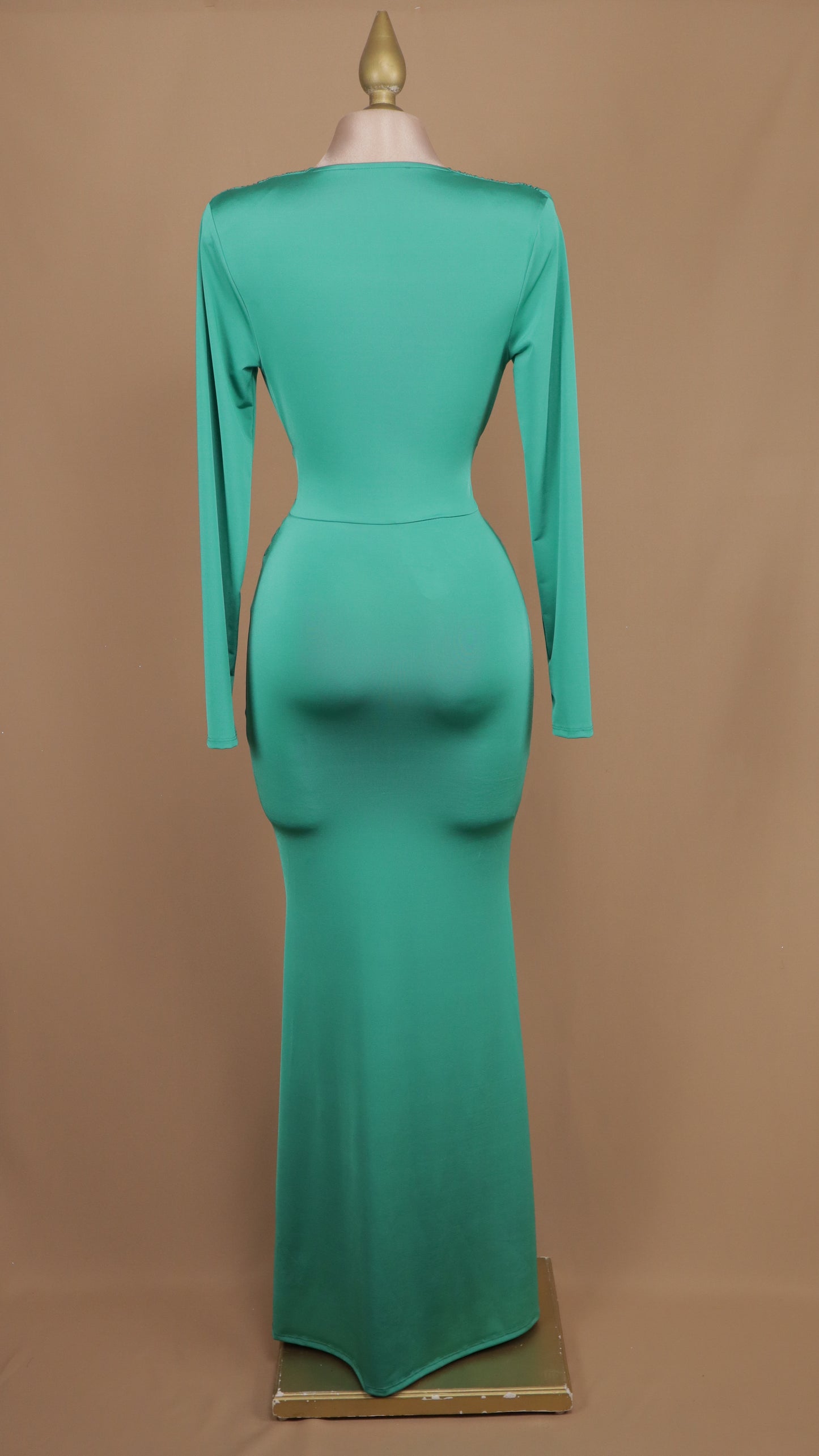 Vestido largo manga larga de licra con escote en V