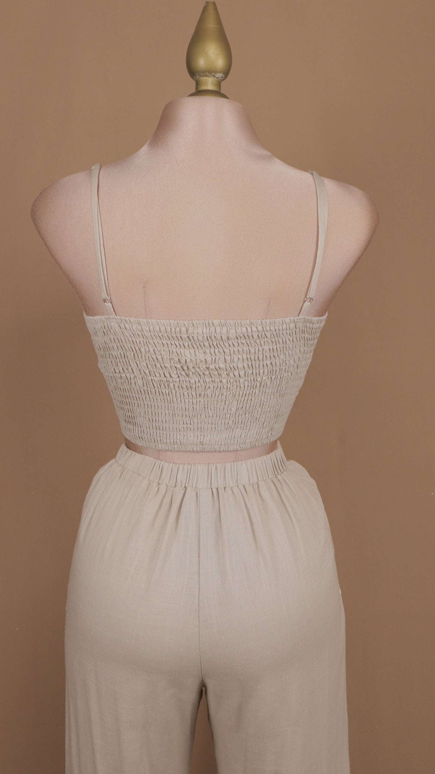 Conjunto de pantalón y blusa de tirantes con bordado