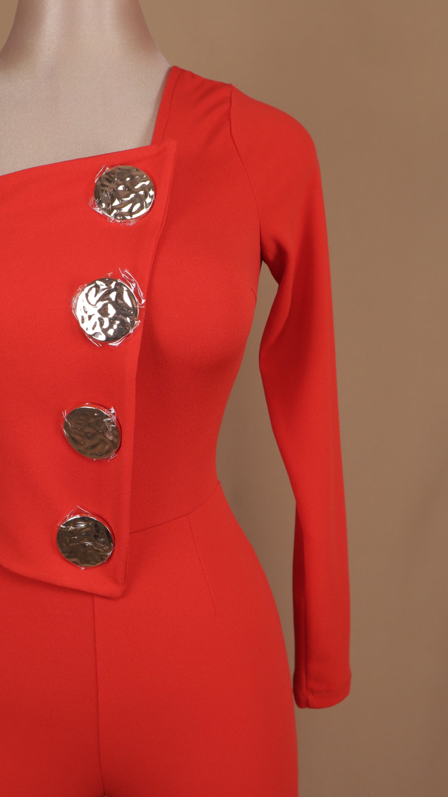 Palazzo asimétrico manga larga con botones dorados