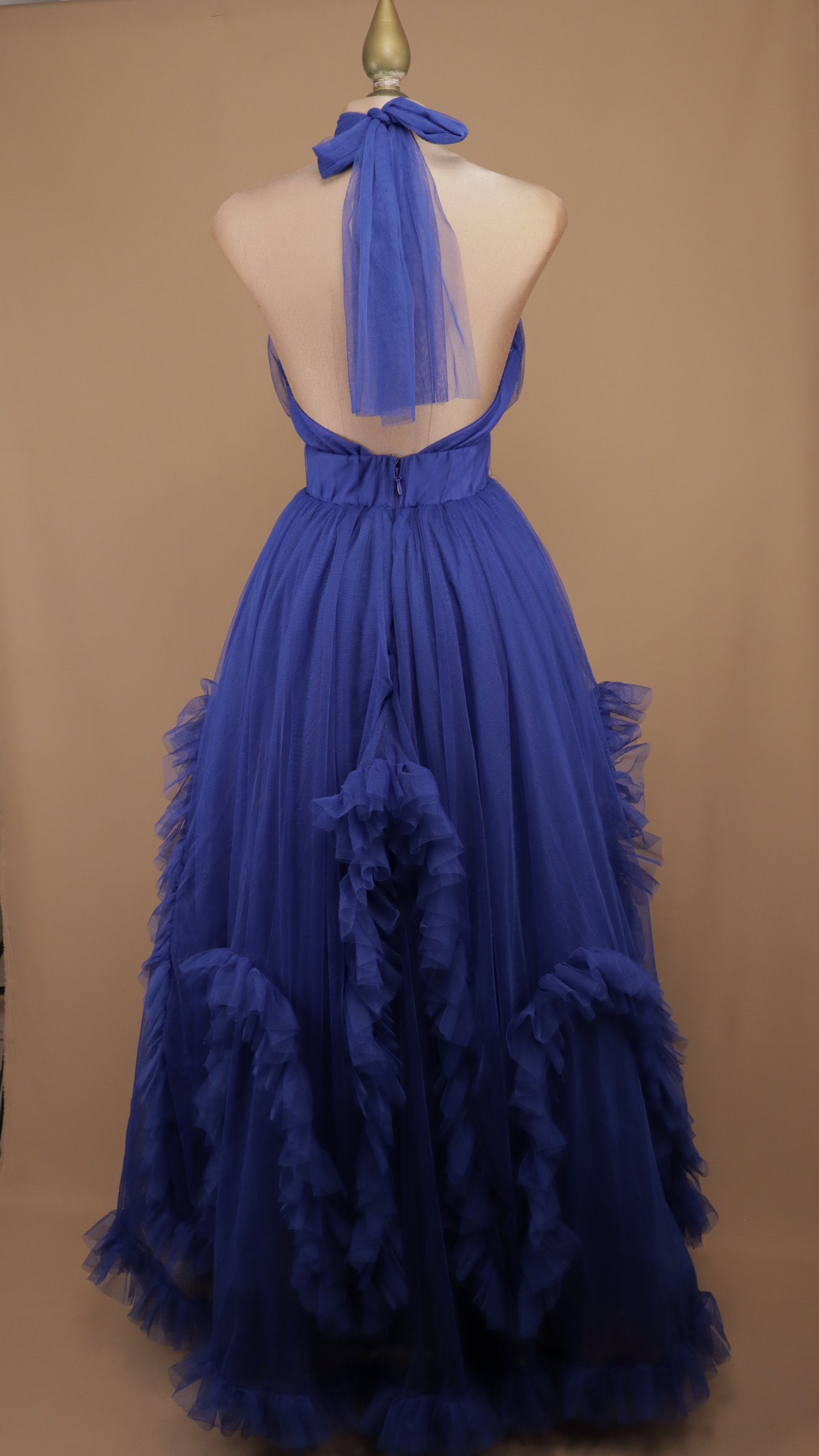 Vestido largo cuello halter de tull