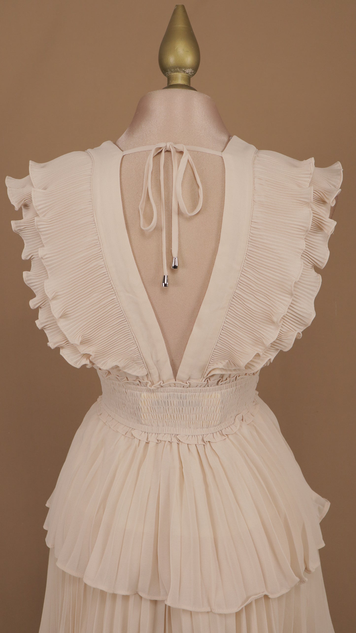 Vestido corto plisado con pastelones