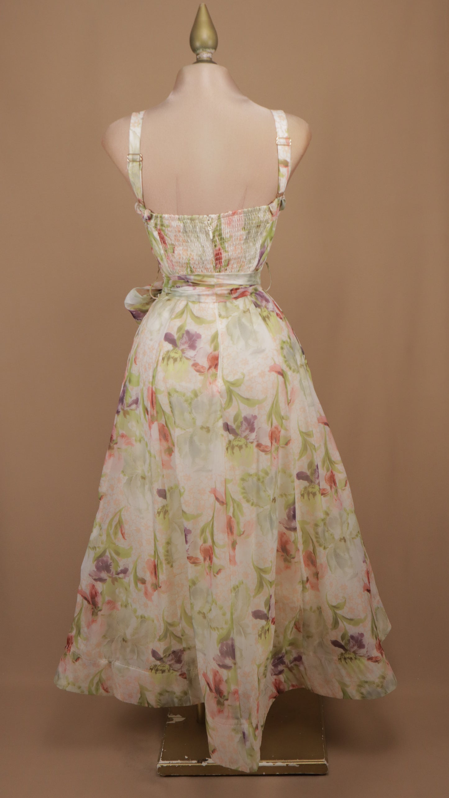Vestido midi tipo bustier con estampado floral acuarela y lazo a la cintura