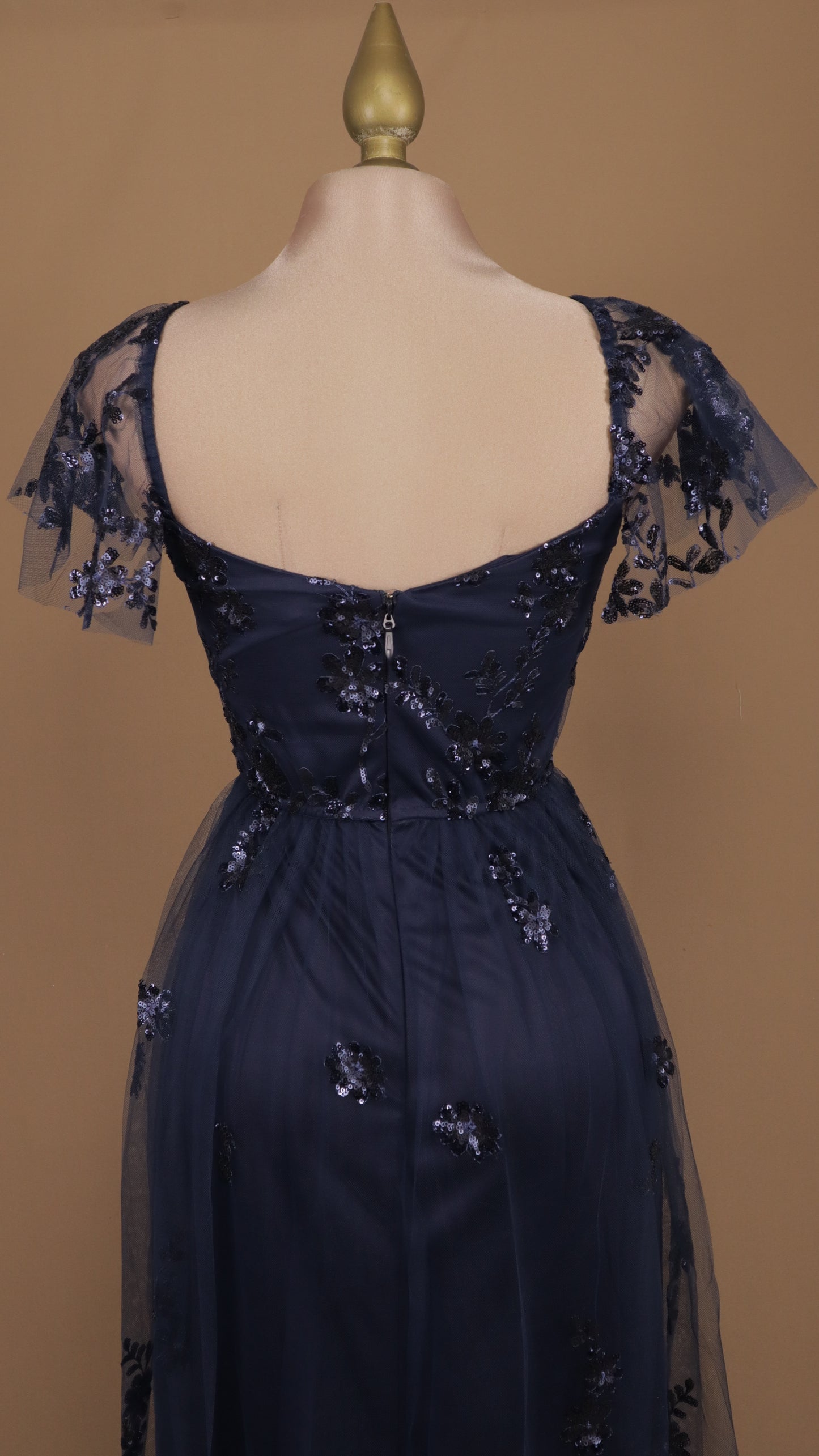 Vestido largo con lentejuela y tul