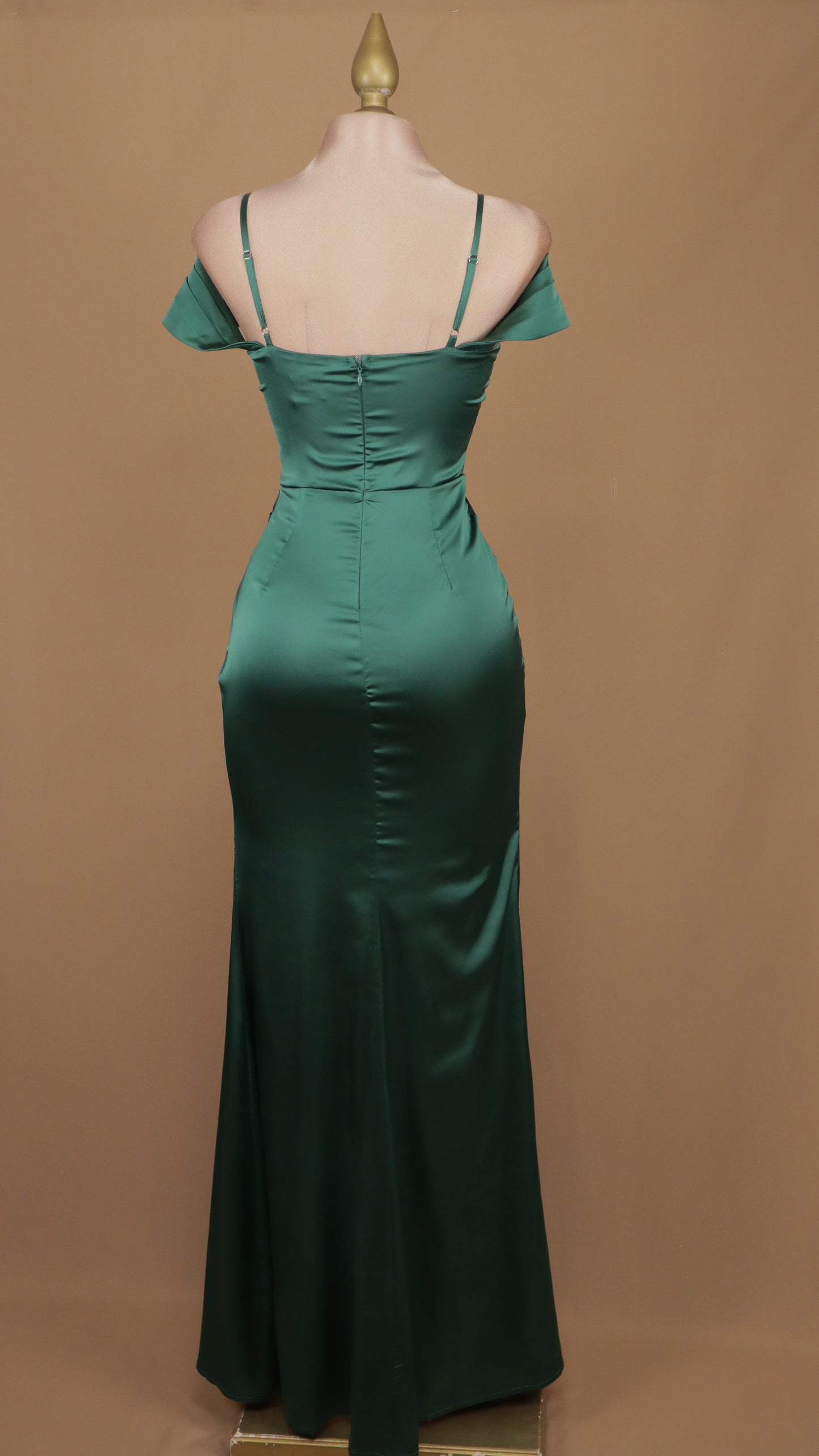 Vestido largo con tiras de cristales
