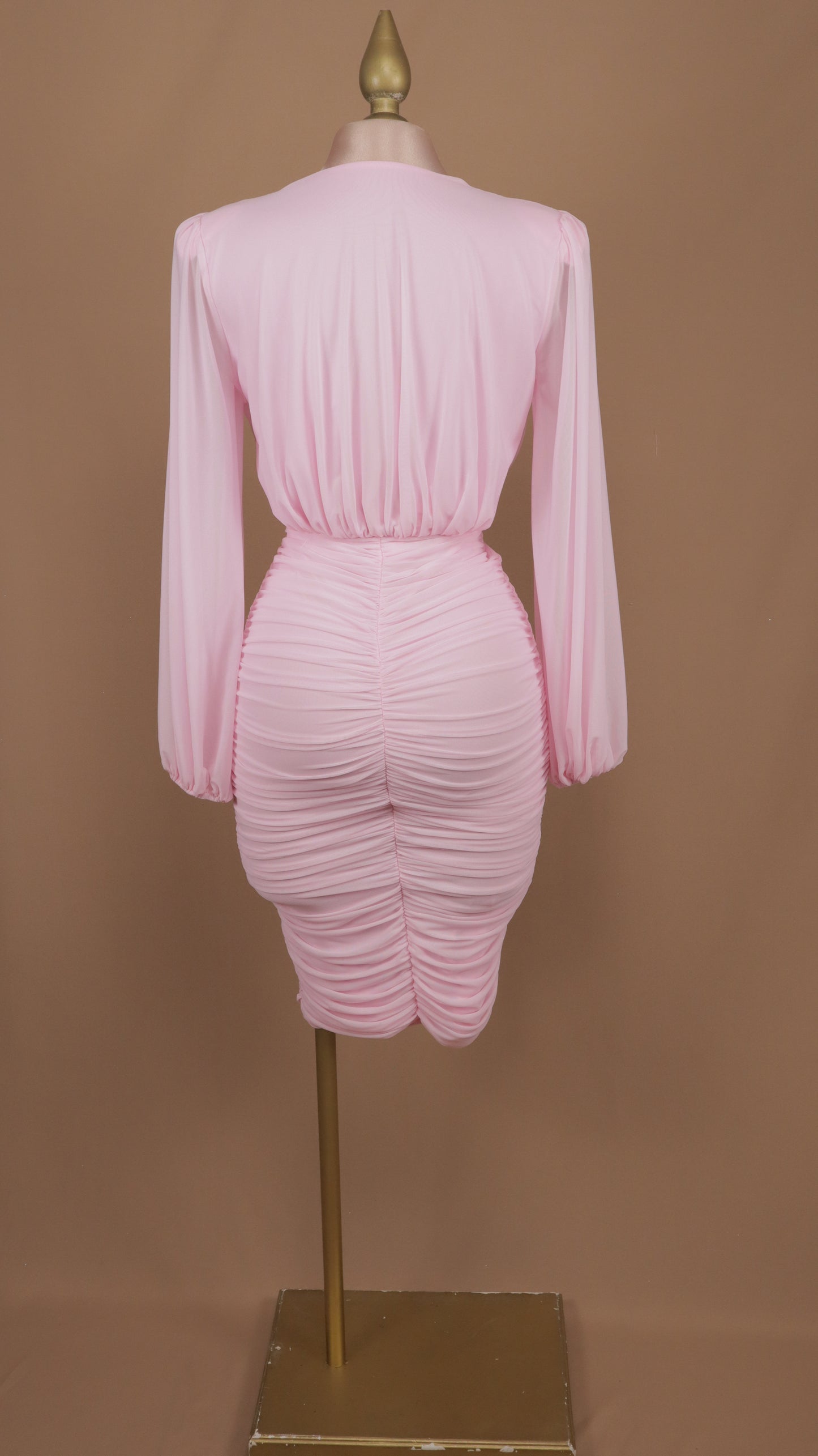 Vestido midi con manga larga y escote en V