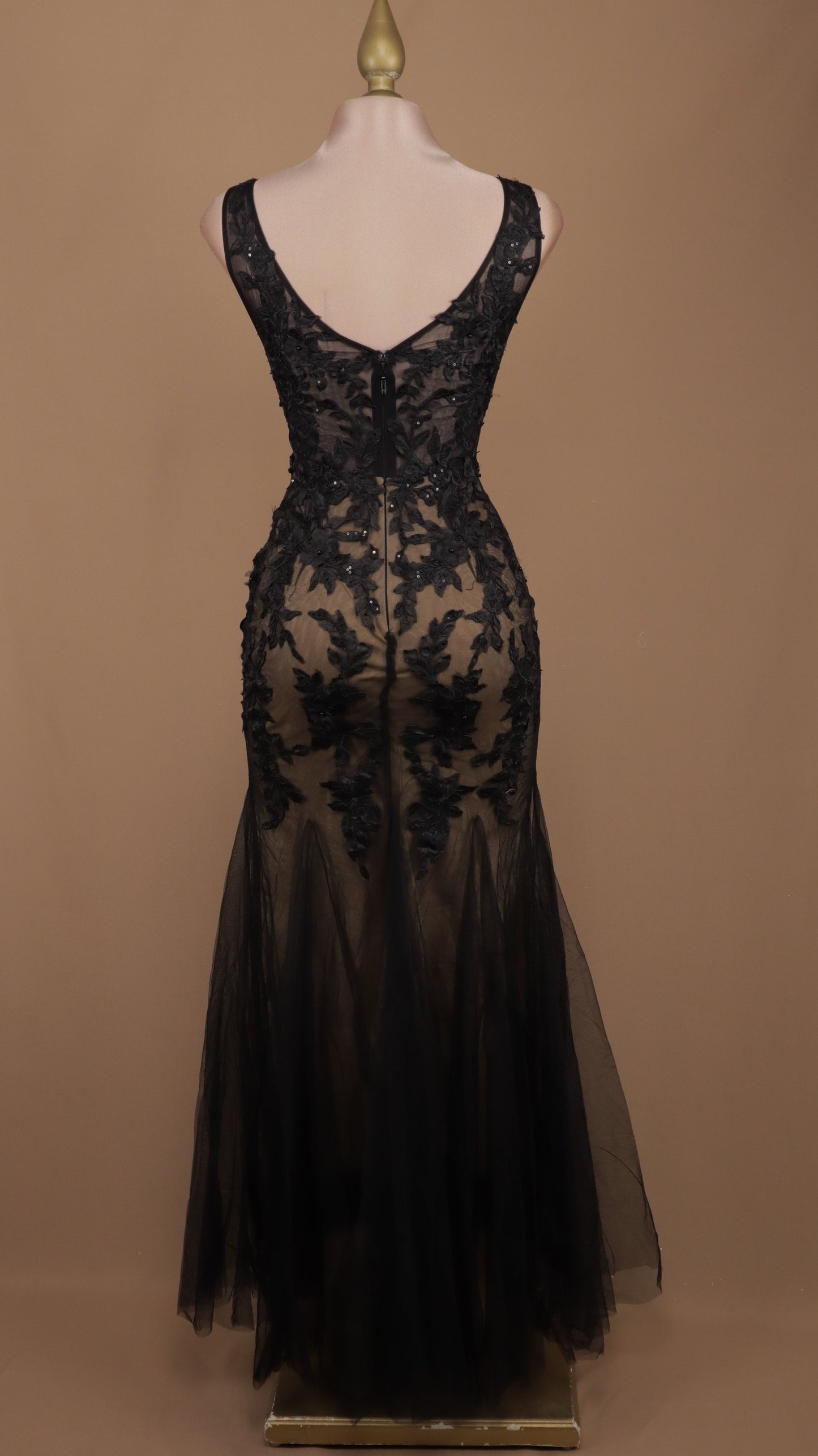 Vestido largo corte sirena con aplicación