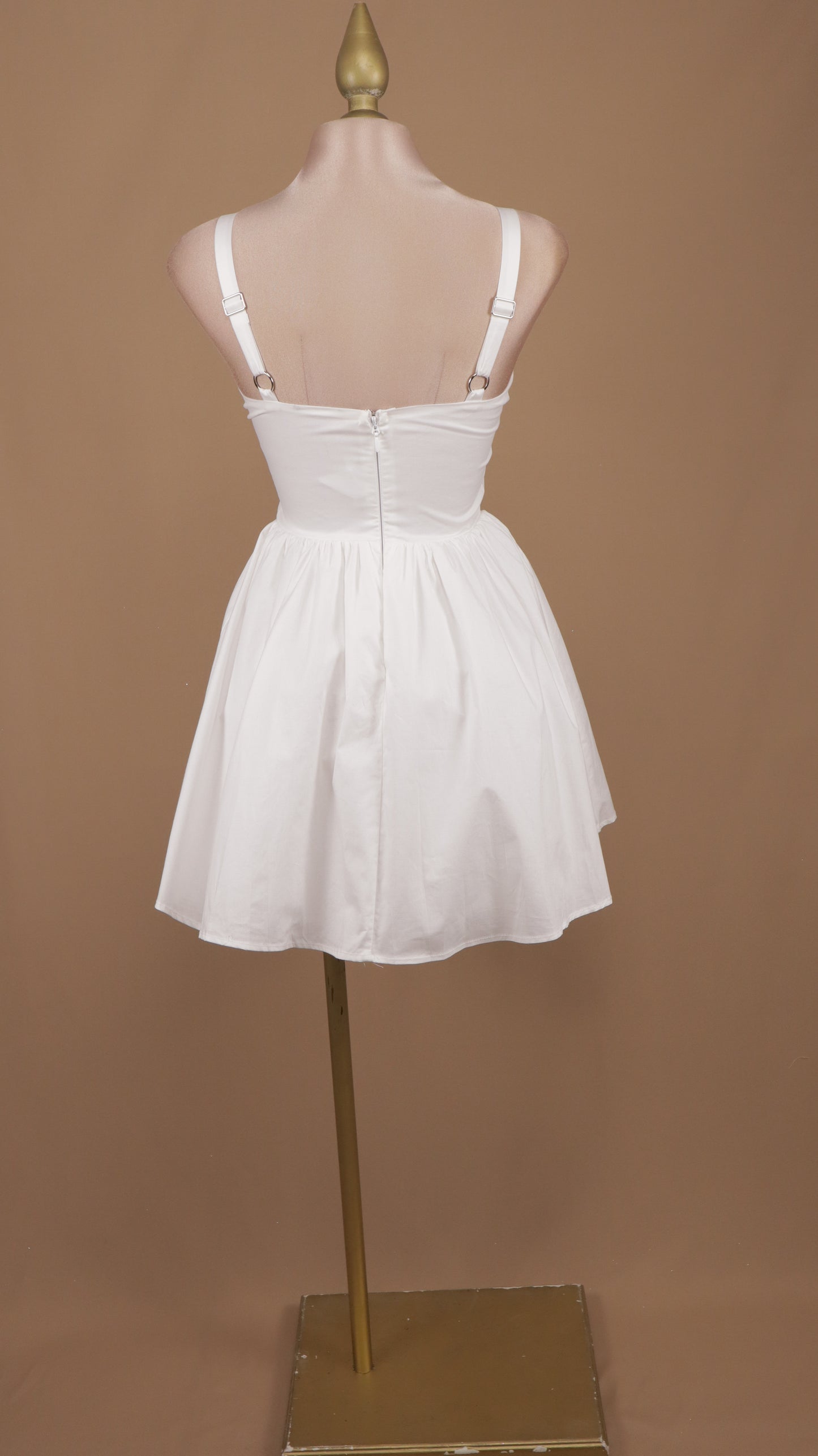 Vestido corto falda circular de tirante