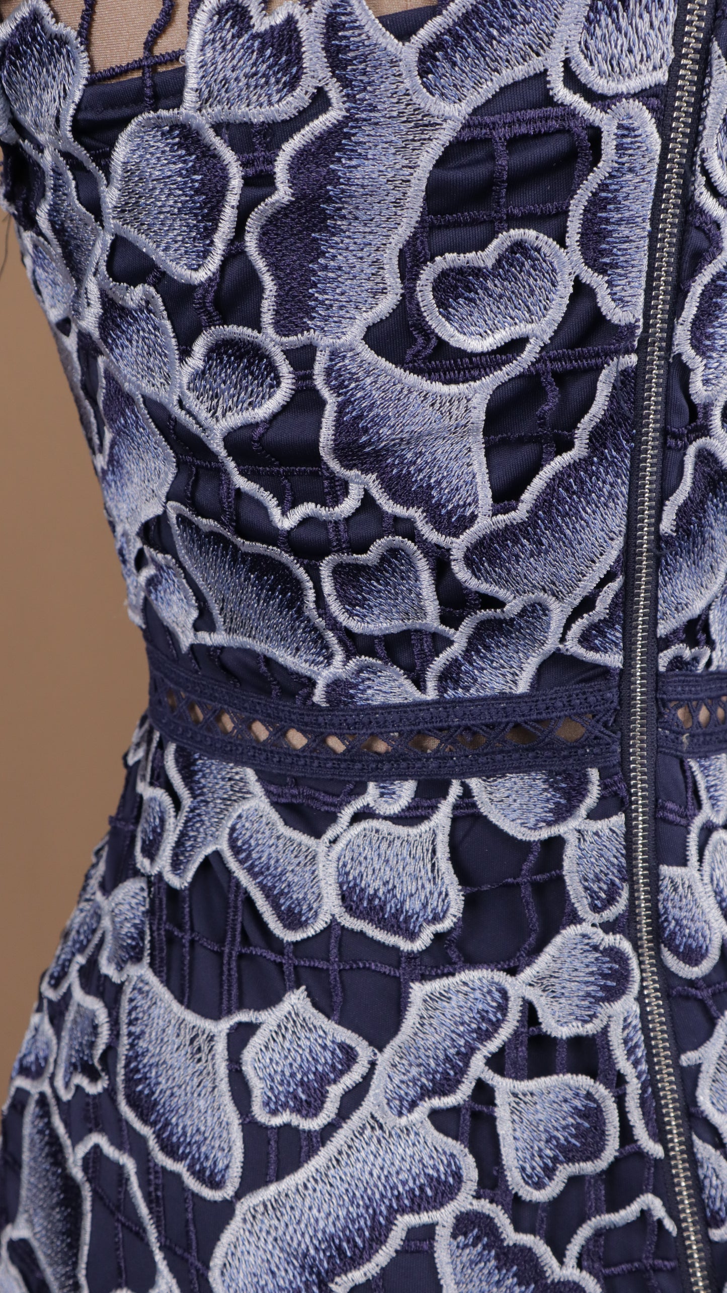 Vestido midi con encaja