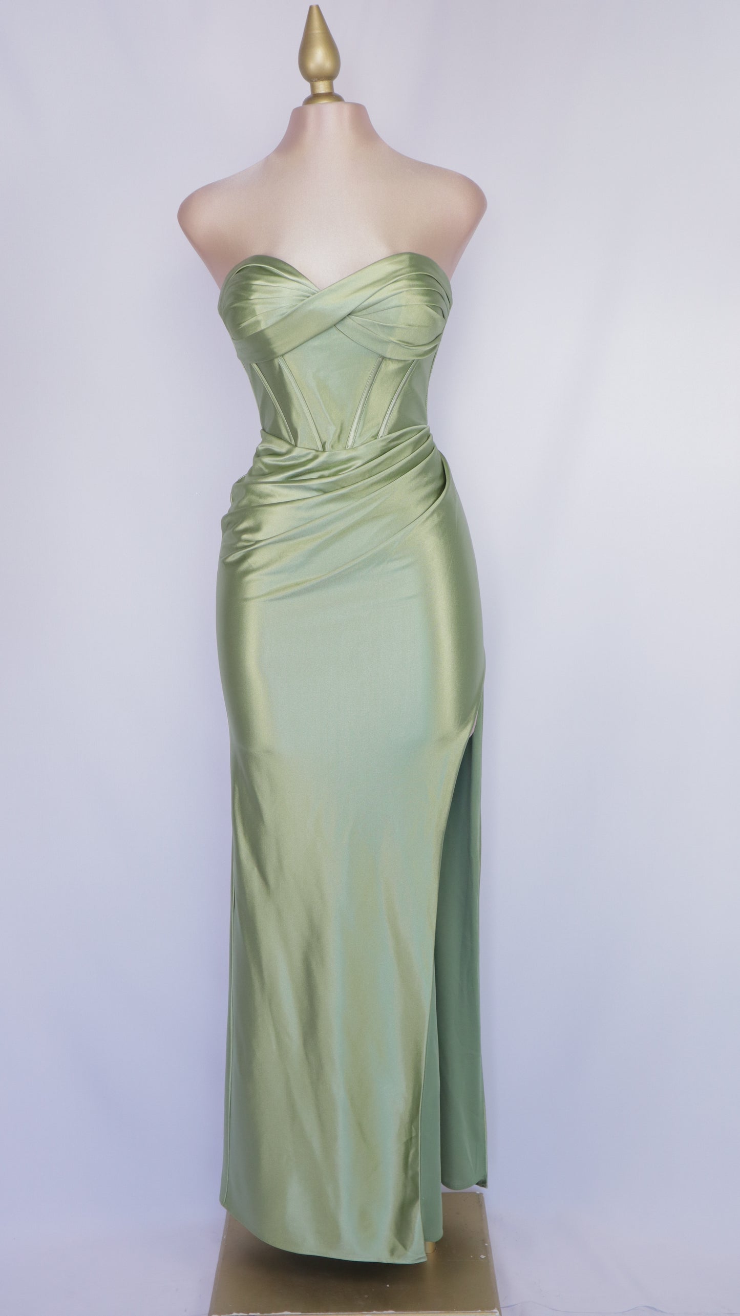 Vestido estraple con corset