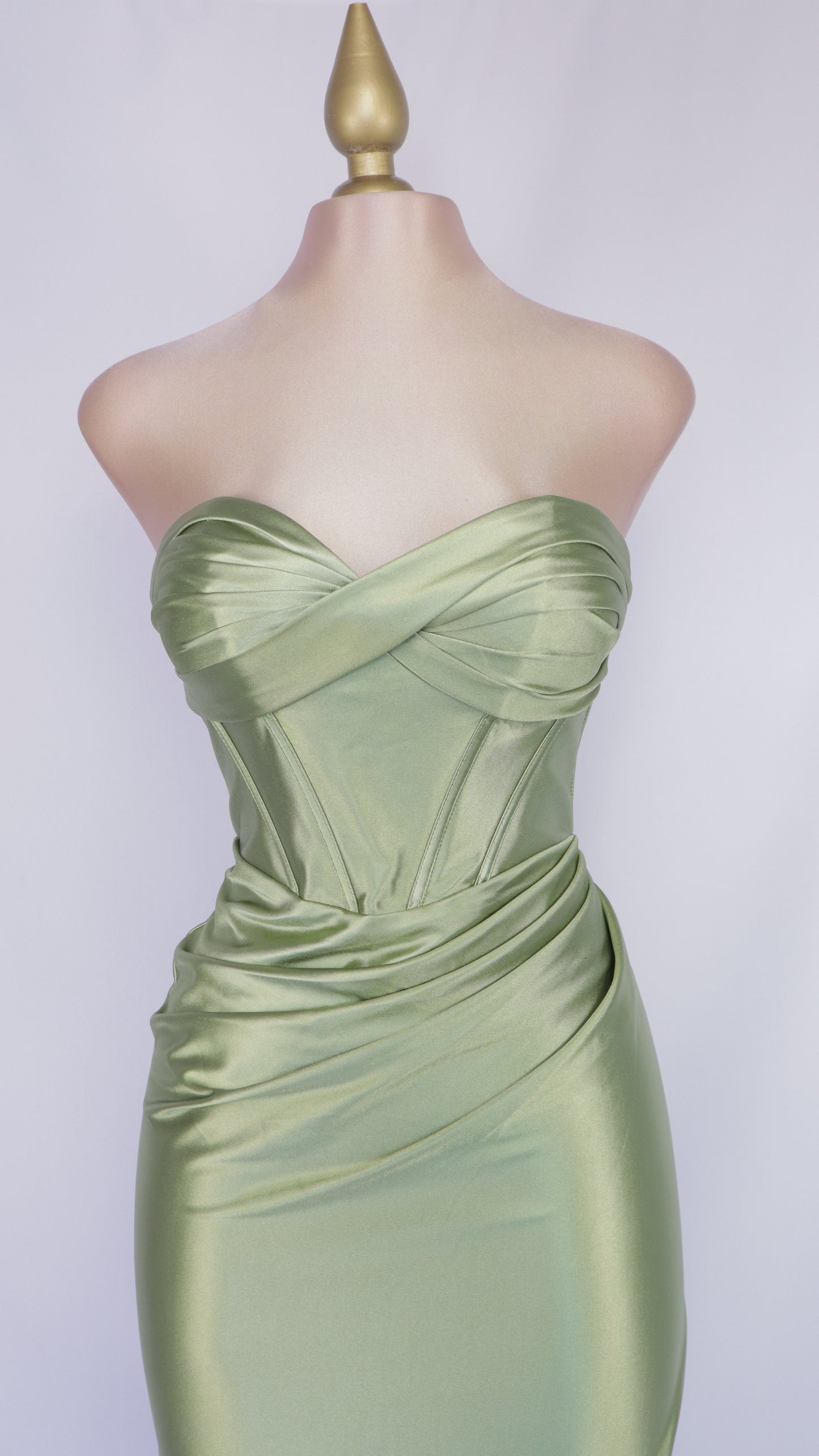 Vestido estraple con corset