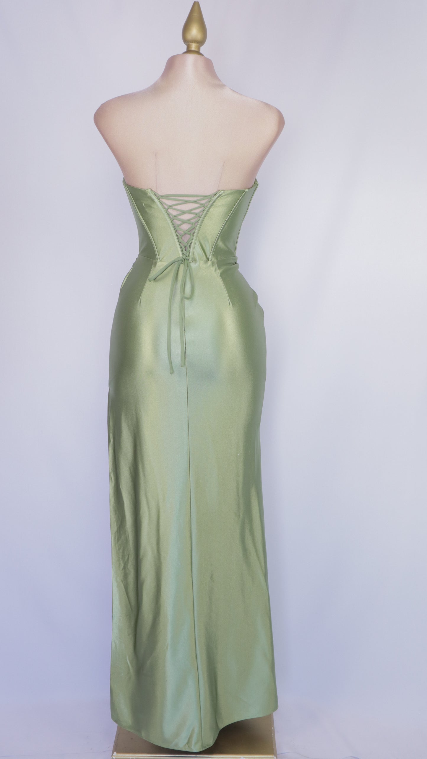Vestido estraple con corset