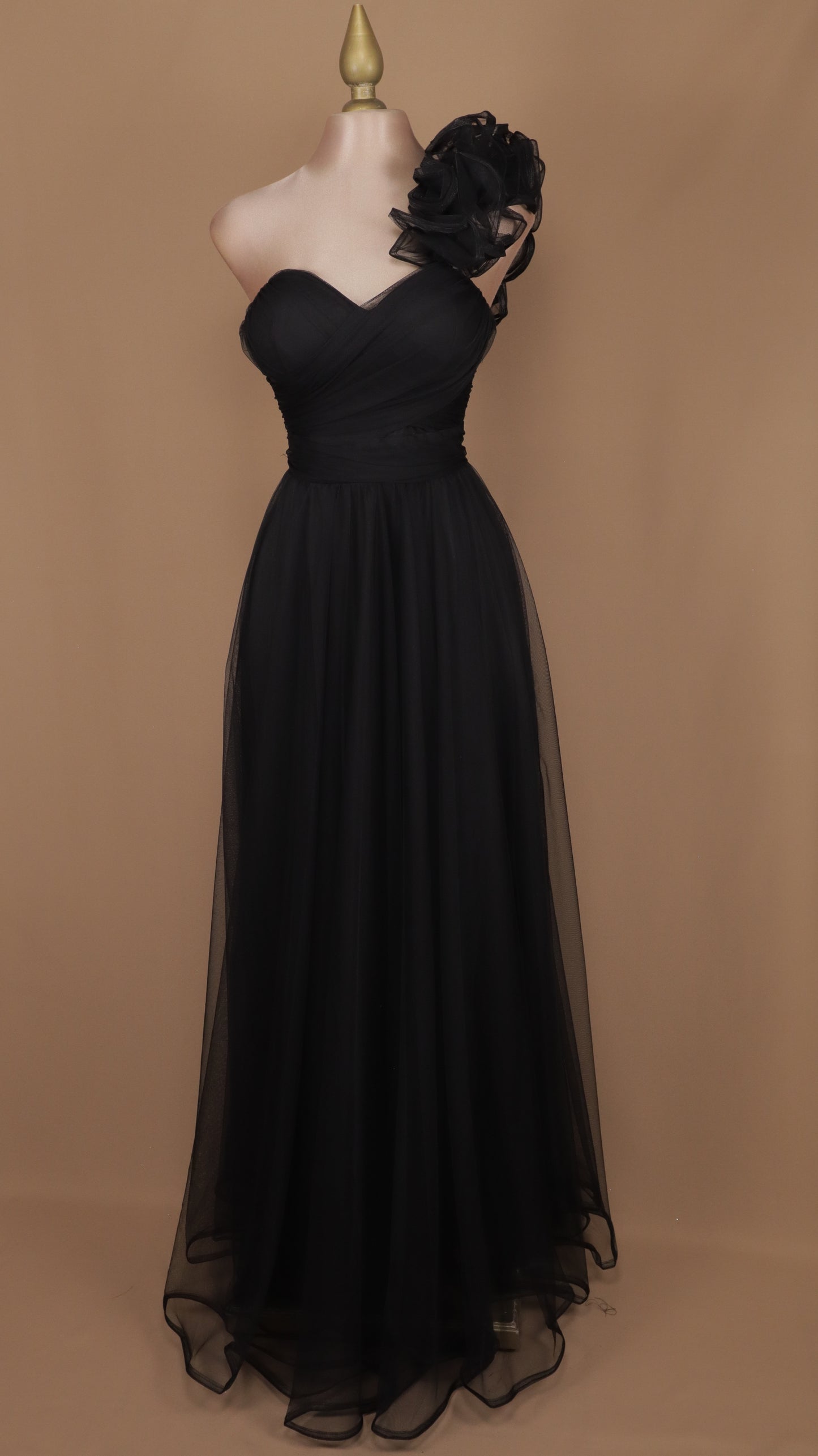 Vestido largo de tul con escote corazón