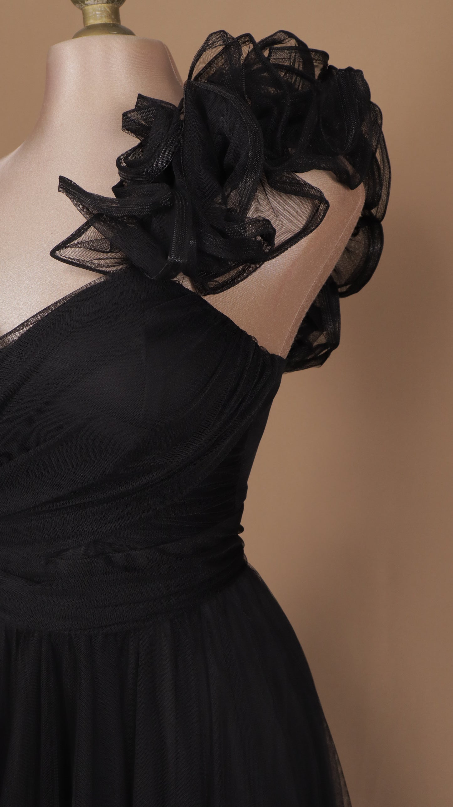 Vestido largo de tul con escote corazón