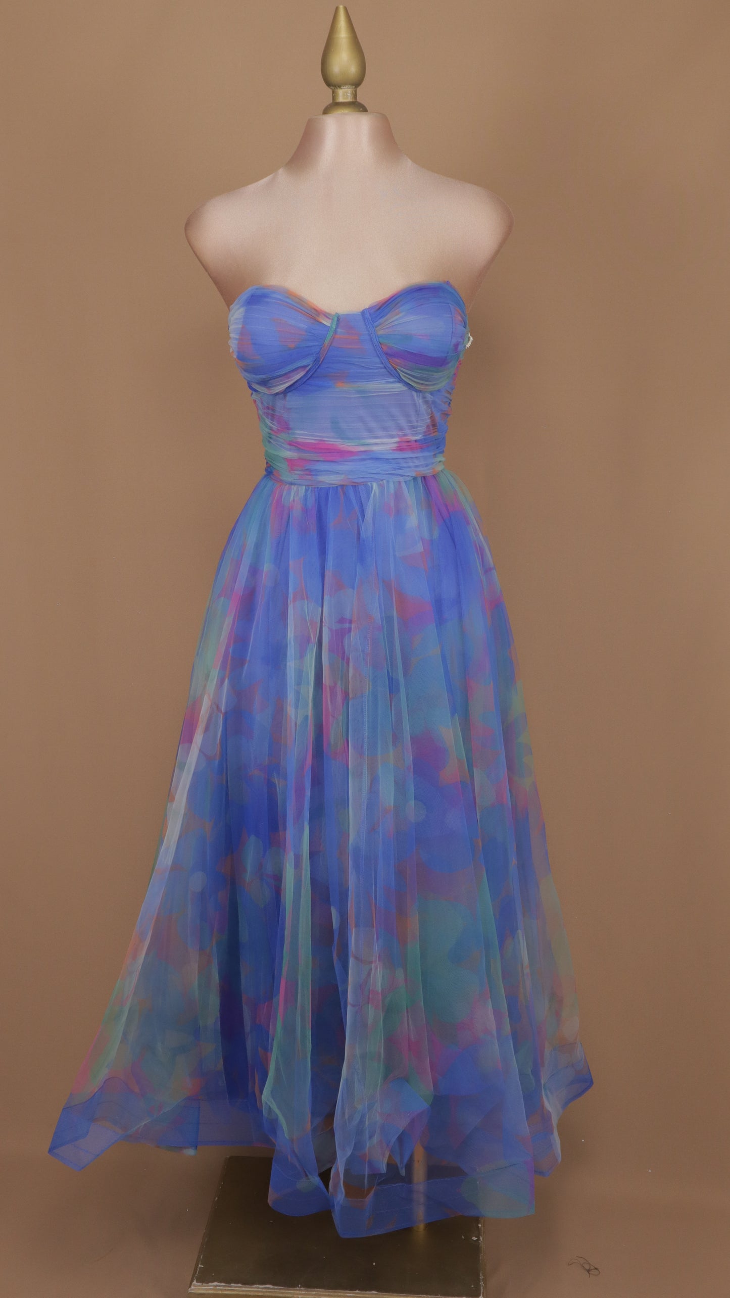 Vestido maxi estraple con estampado