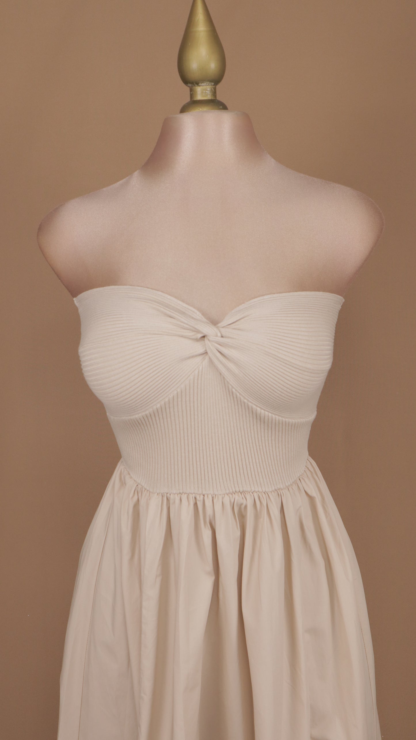 Vestido midi con falda circular