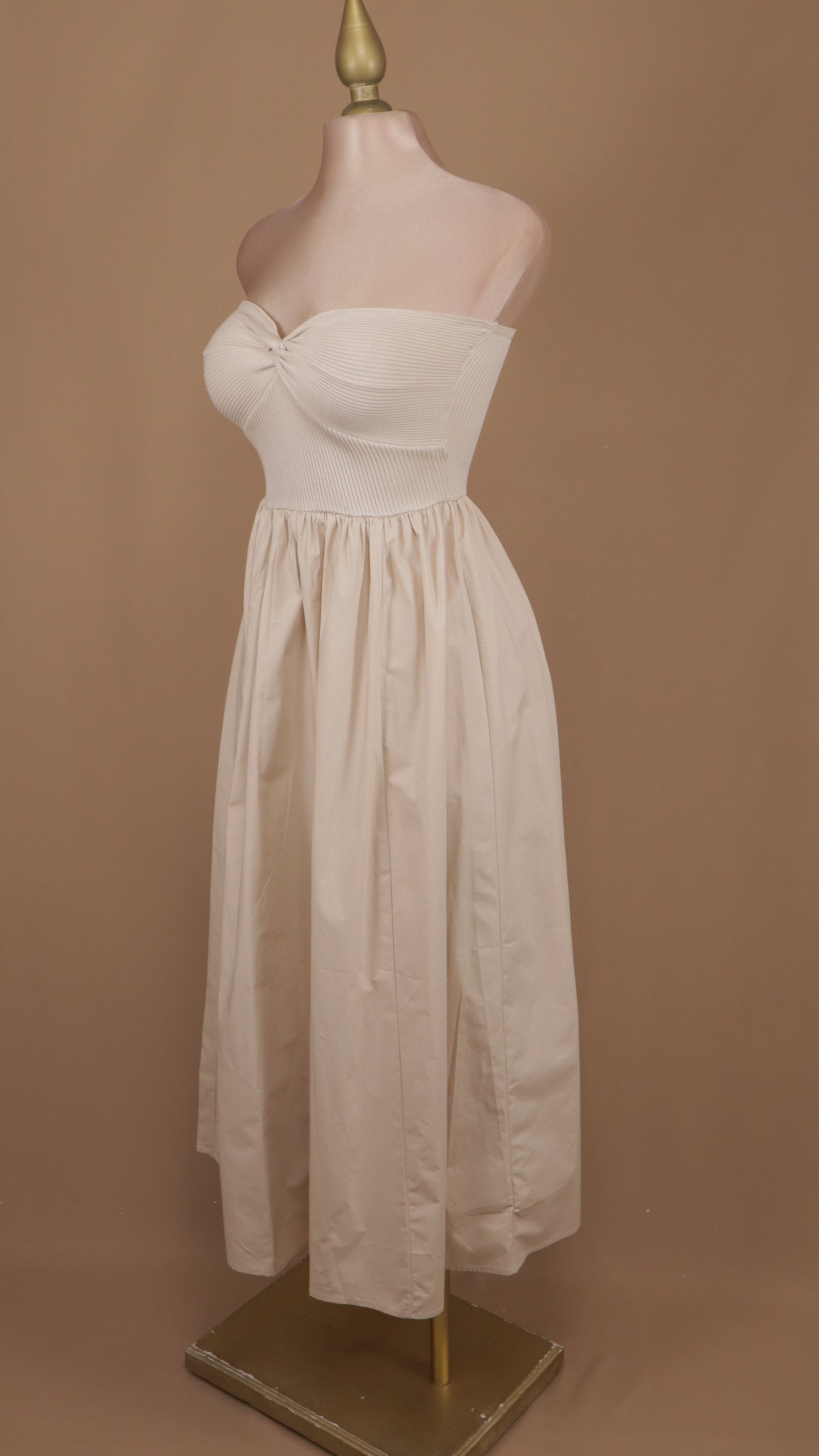 Vestido midi con falda circular