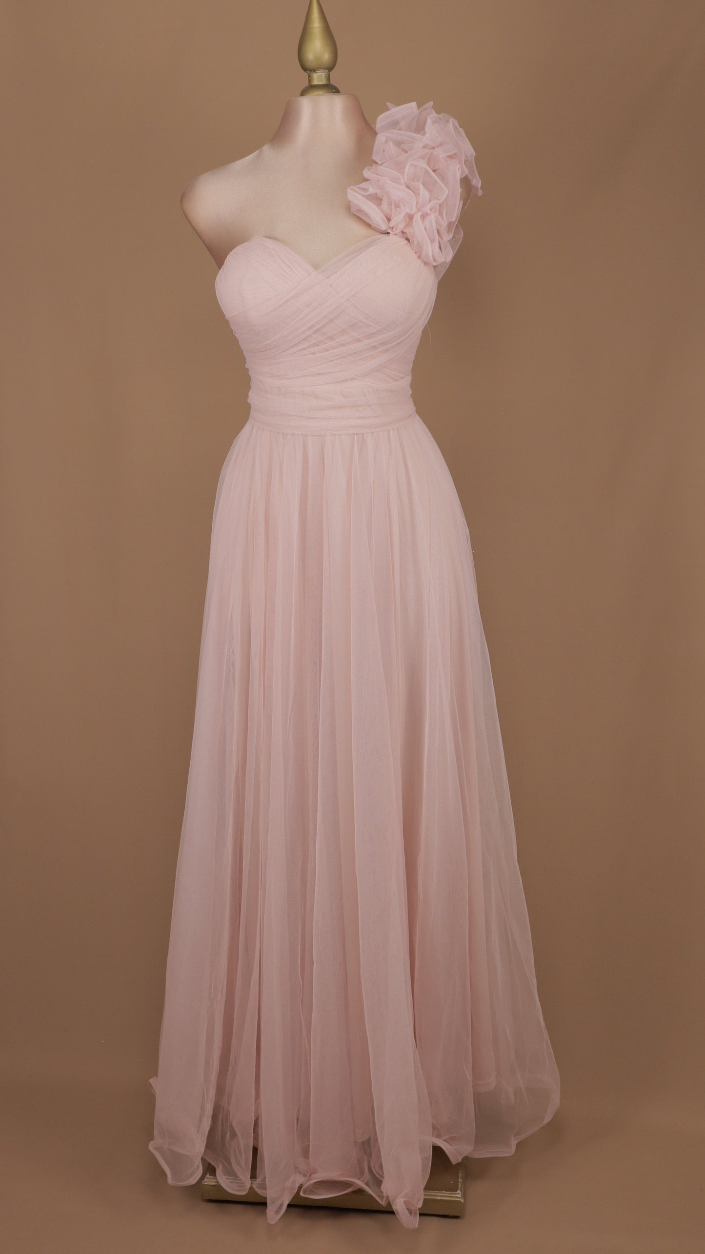 Vestido largo de tul con escote corazón