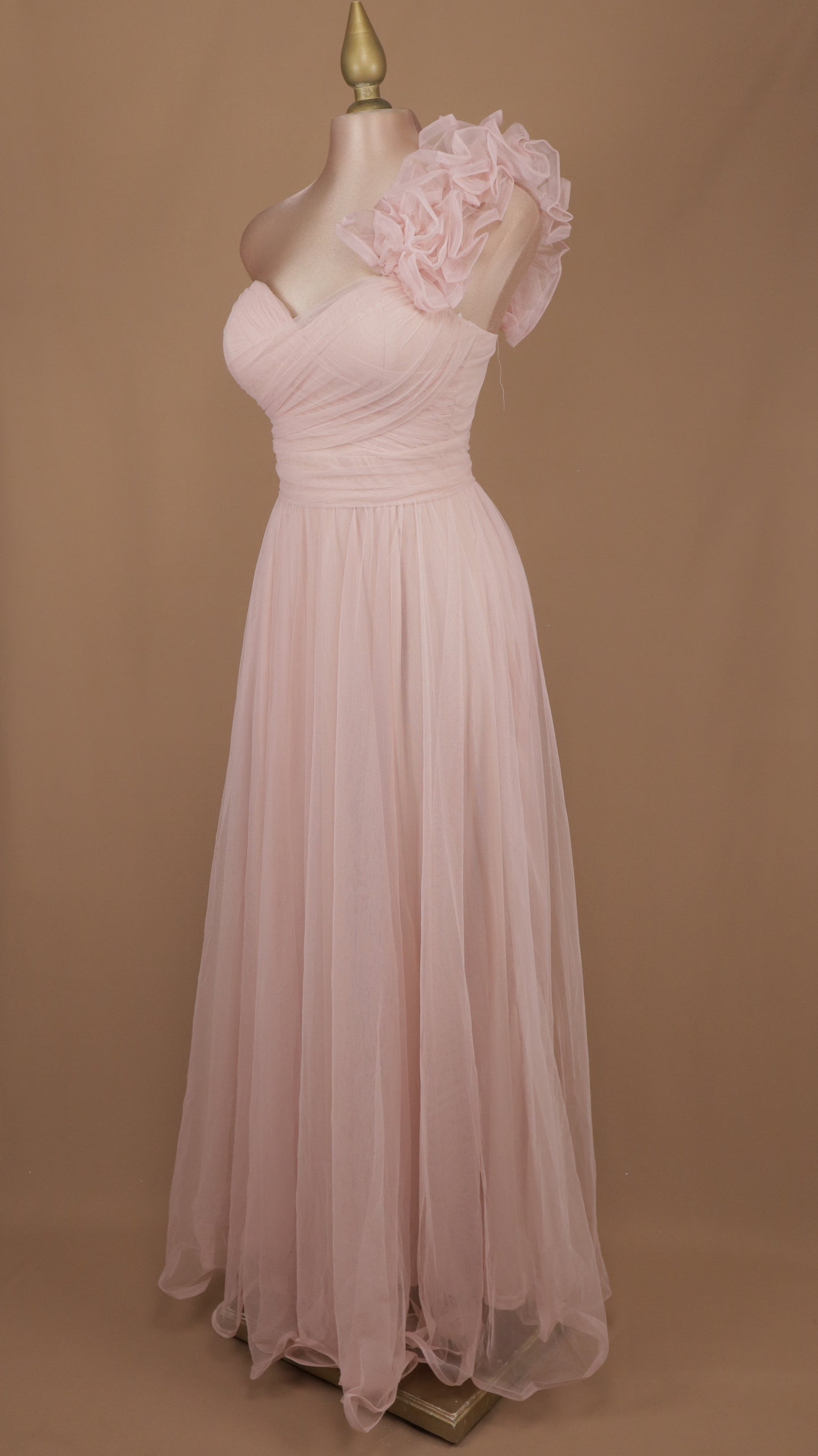 Vestido largo de tul con escote corazón