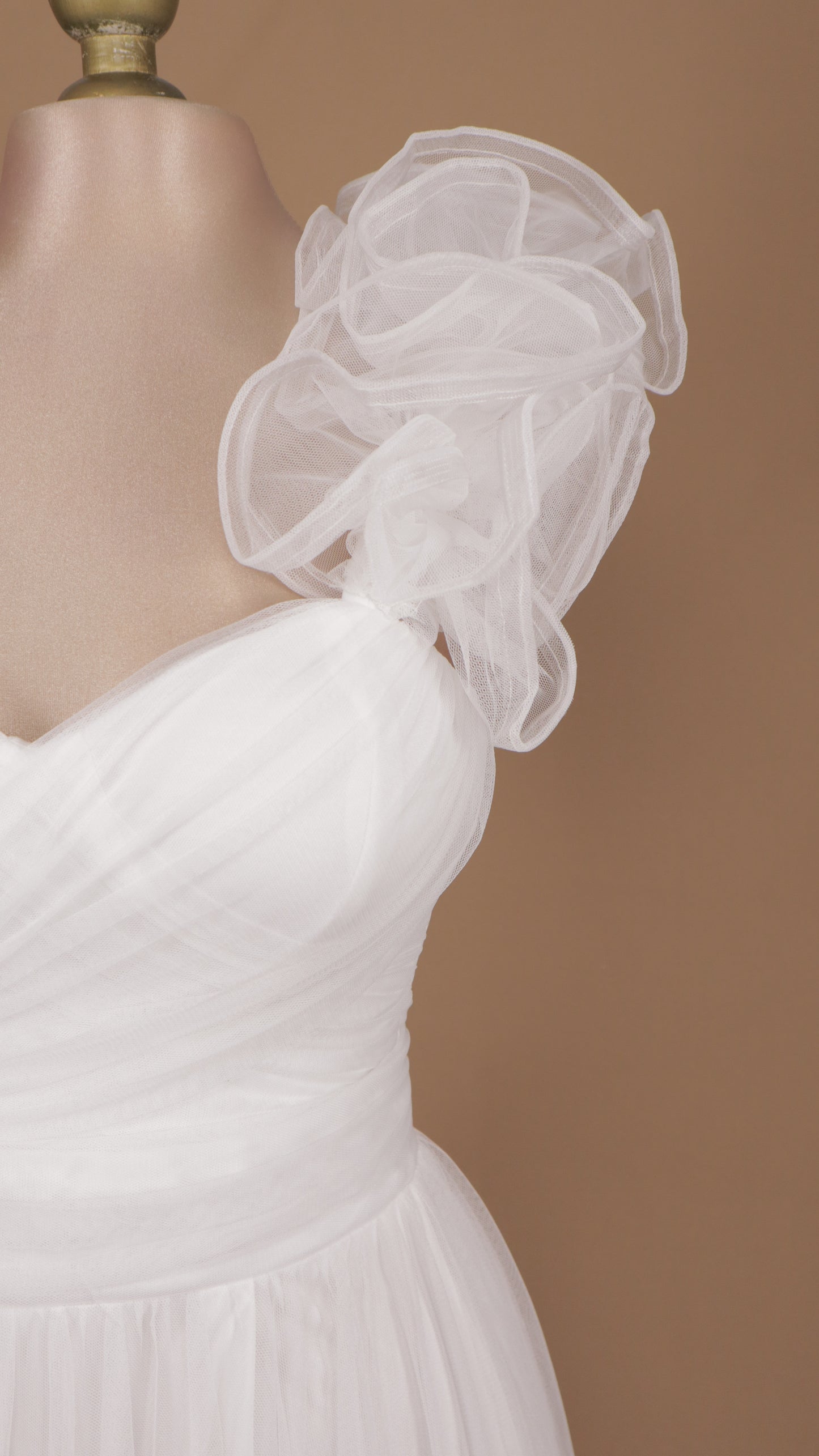 Vestido largo de tul con escote corazón
