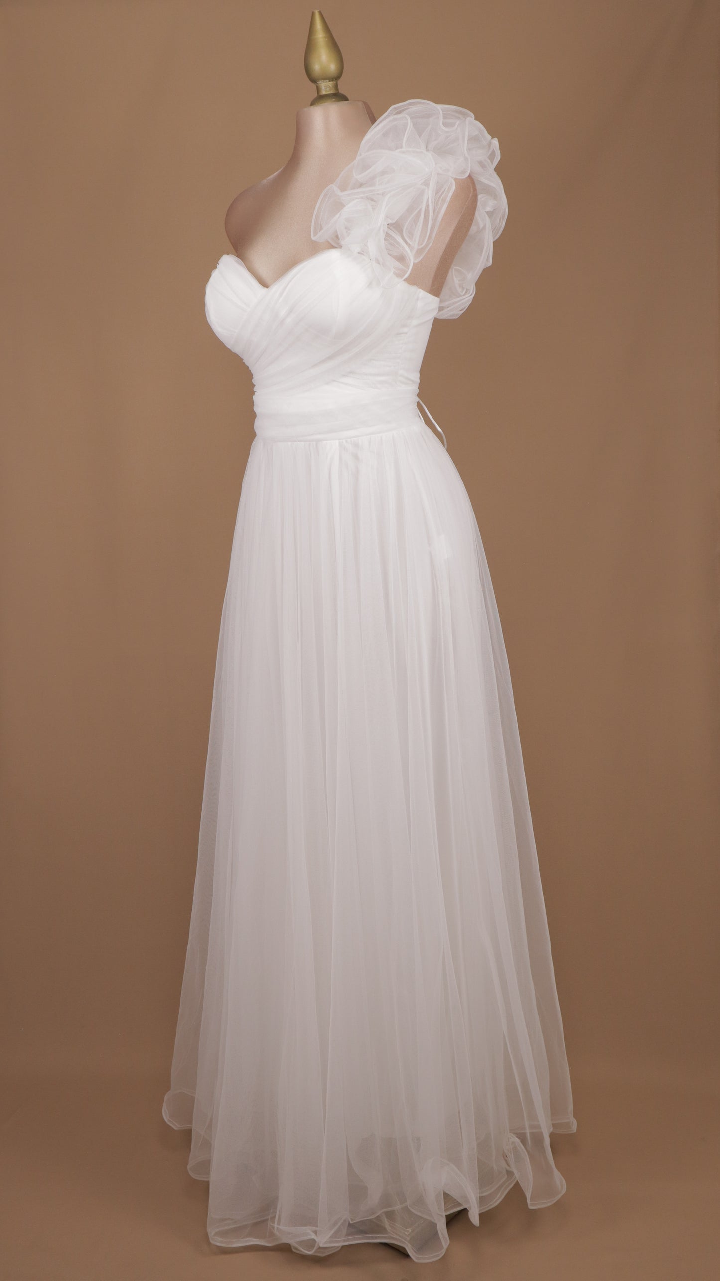 Vestido largo de tul con escote corazón