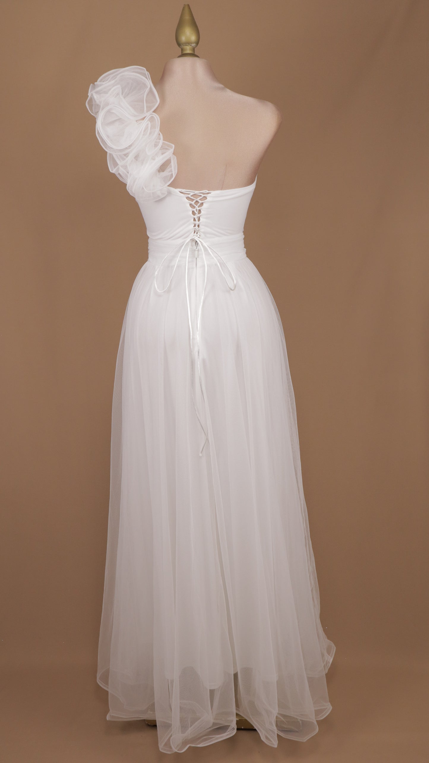 Vestido largo de tul con escote corazón