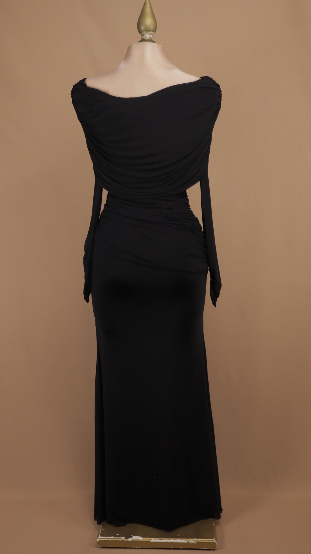 Vestido maxi de licra con escote bardot y cintura drapeada