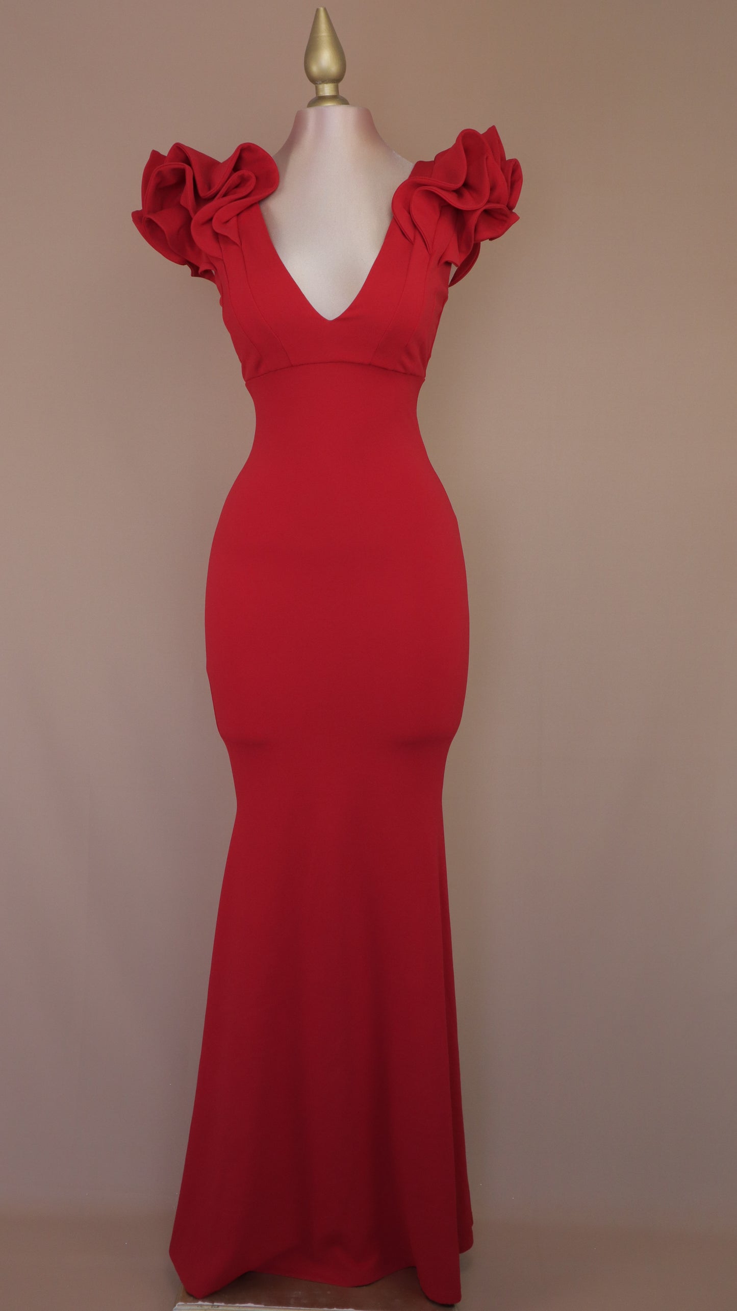 Vestido largo corte sirena con escarola