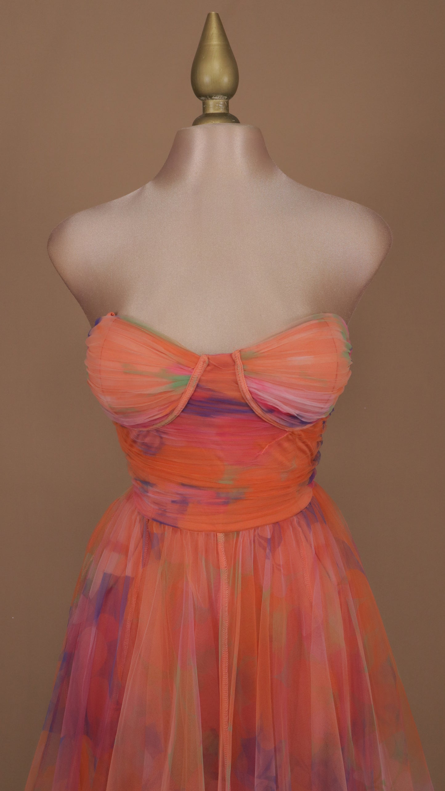 Vestido maxi estraple con estampado