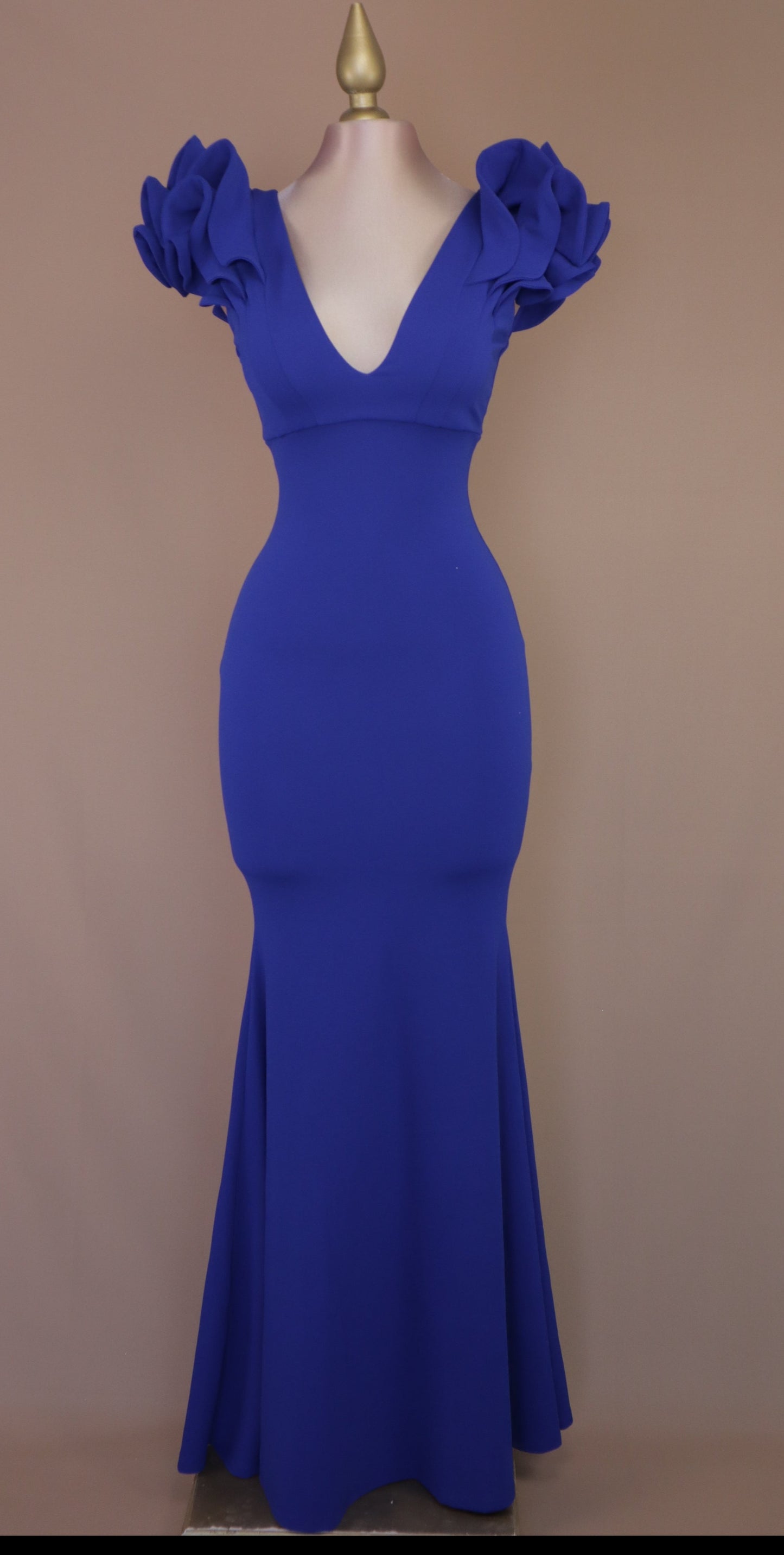 Vestido largo corte sirena con escarola