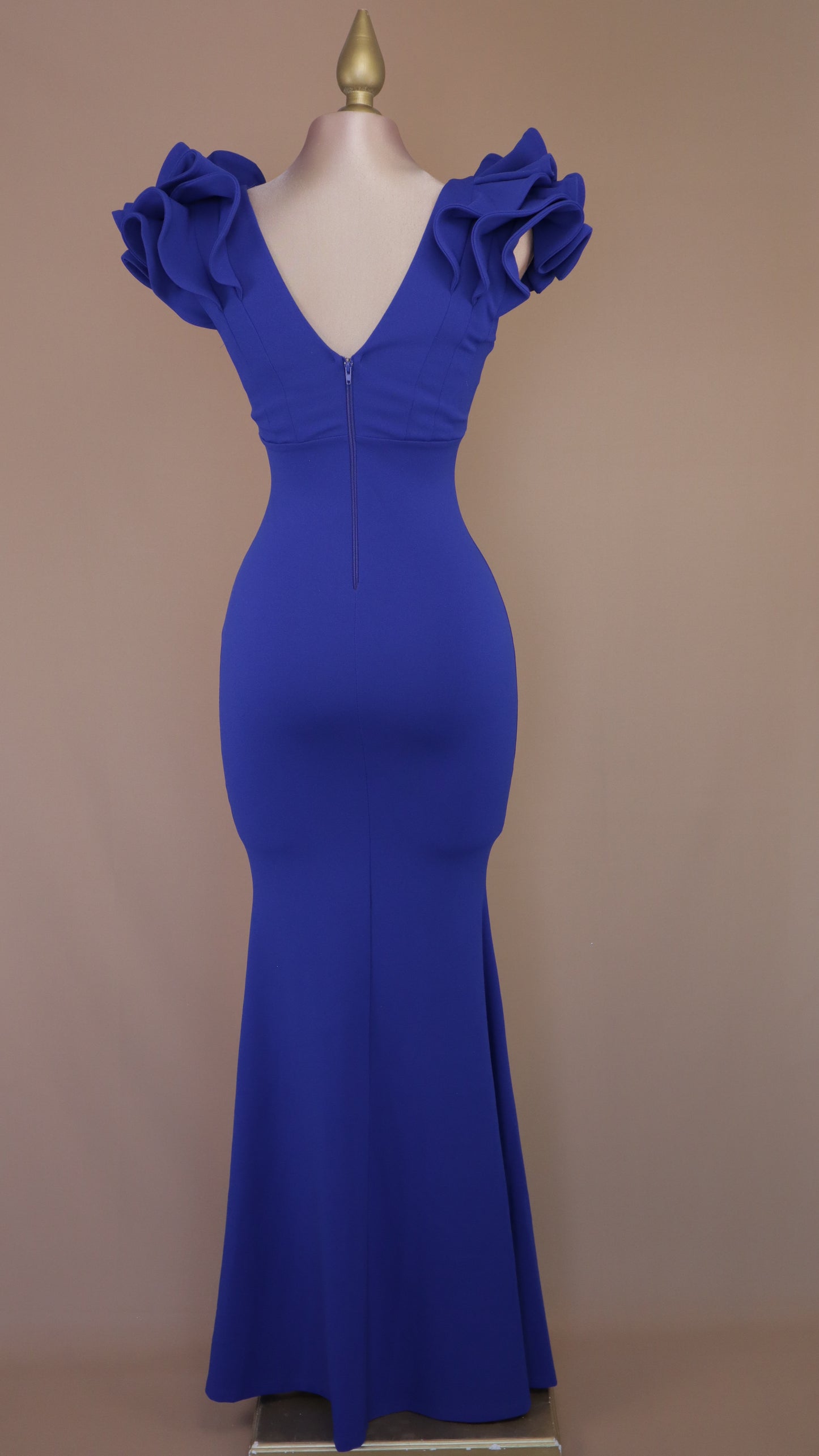 Vestido largo corte sirena con escarola