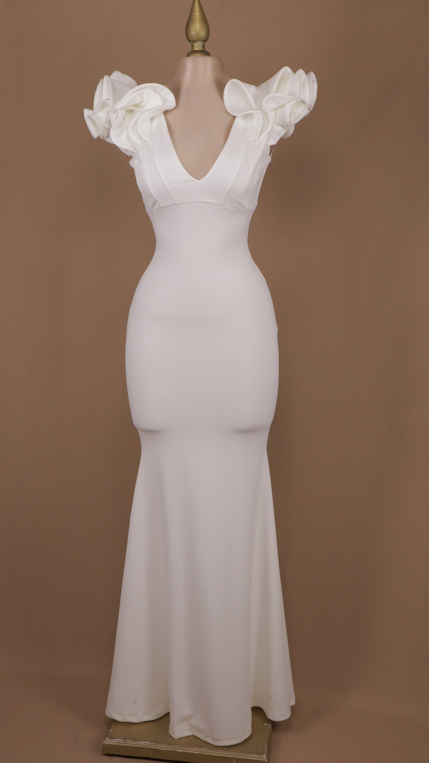 Vestido largo corte sirena con escarola