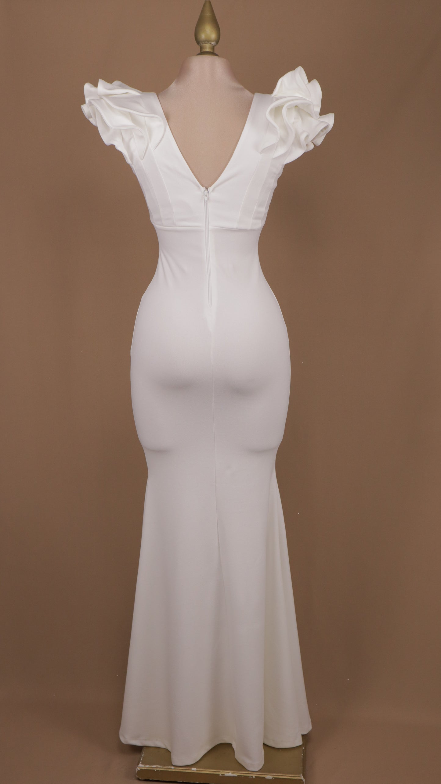 Vestido largo corte sirena con escarola