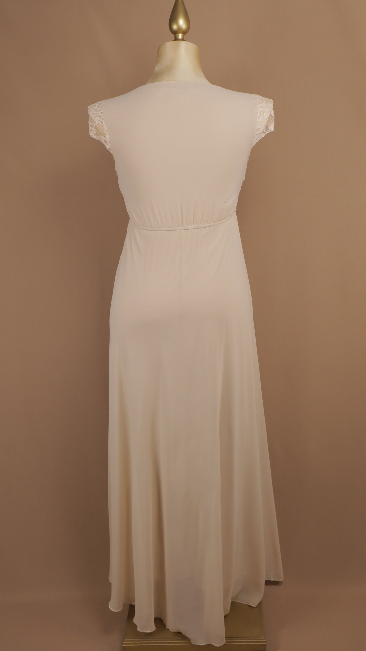 Vestido de largo extra con encaje y pedrería
