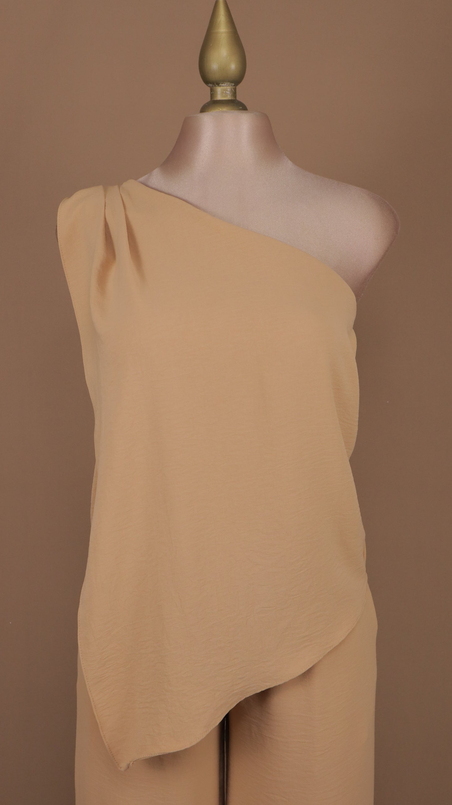 Conjunto de pantalón y blusa asimétrica