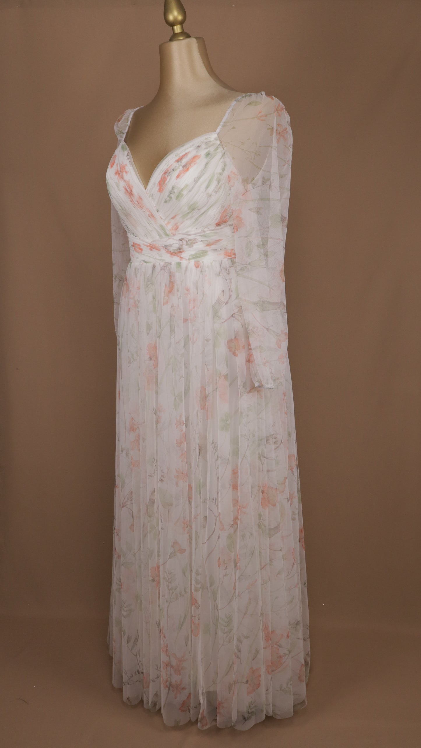 Vestido plus size estampado manga larga