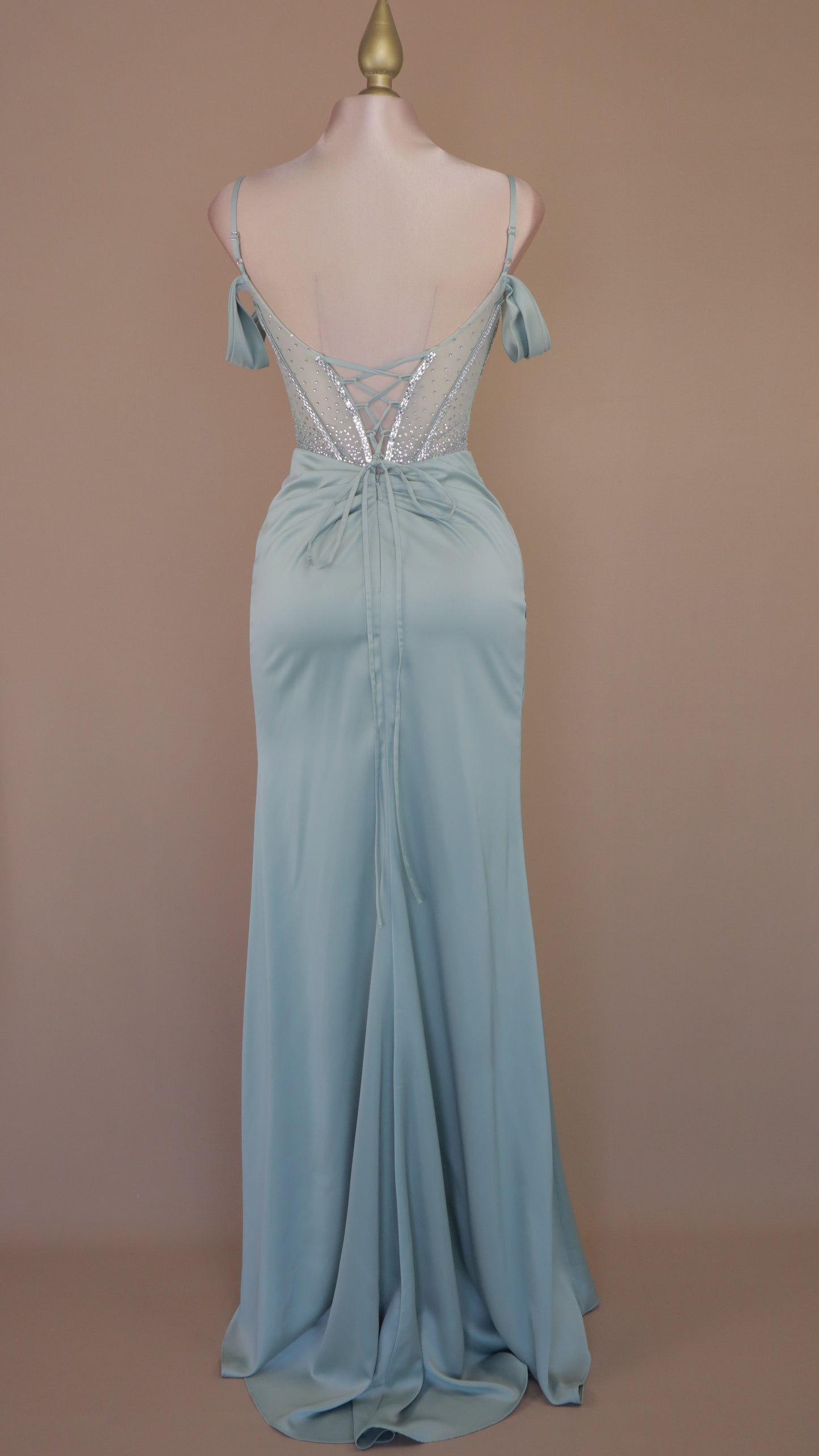 Vestido largo con corset y pedreria