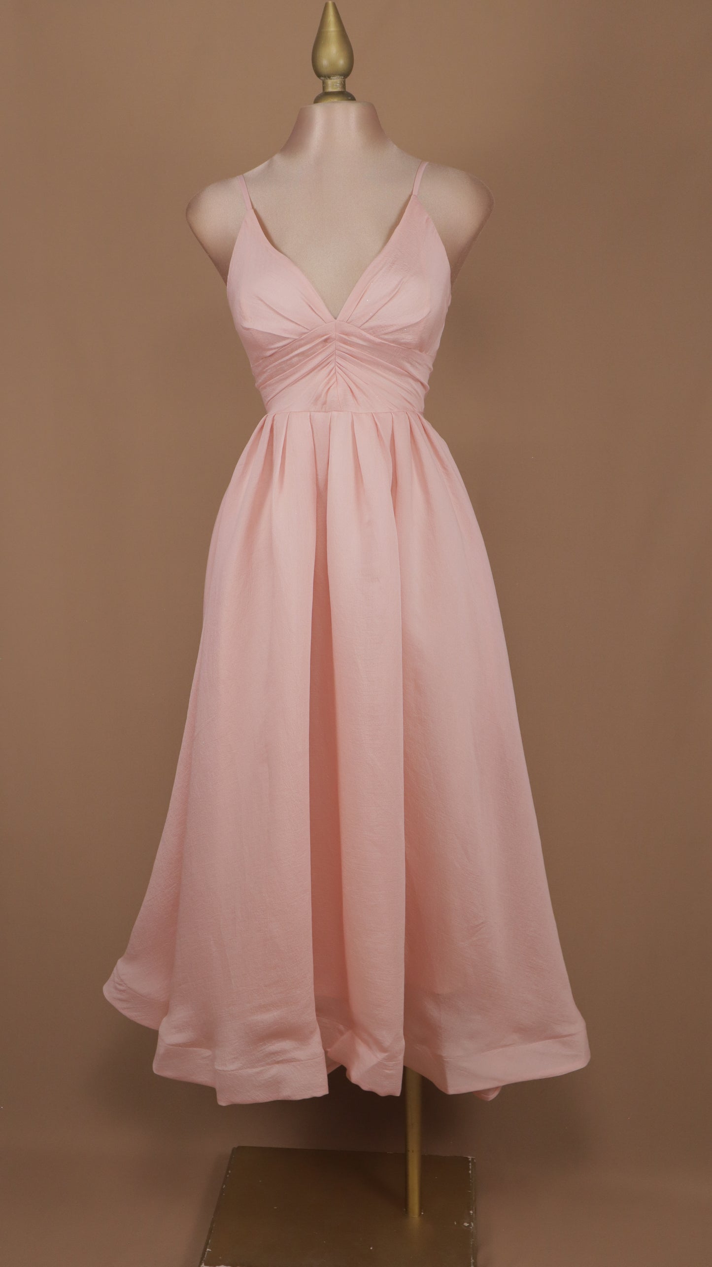 Vestido maxi escote en V y linea A
