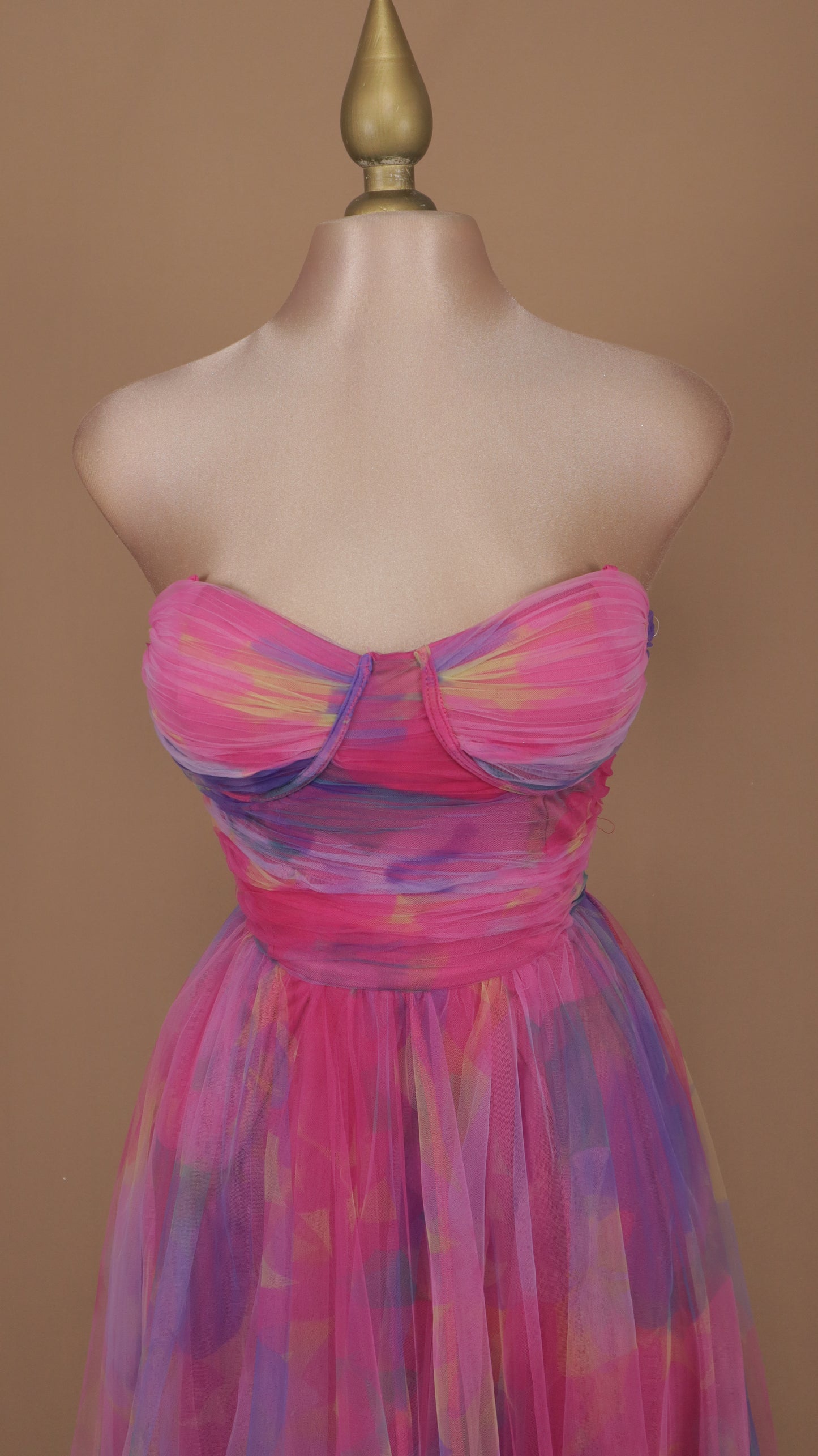 Vestido maxi estraple con estampado