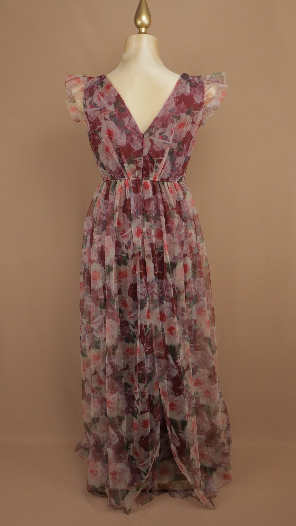 Vestido extra de gala romántico en malla de tul con estampado