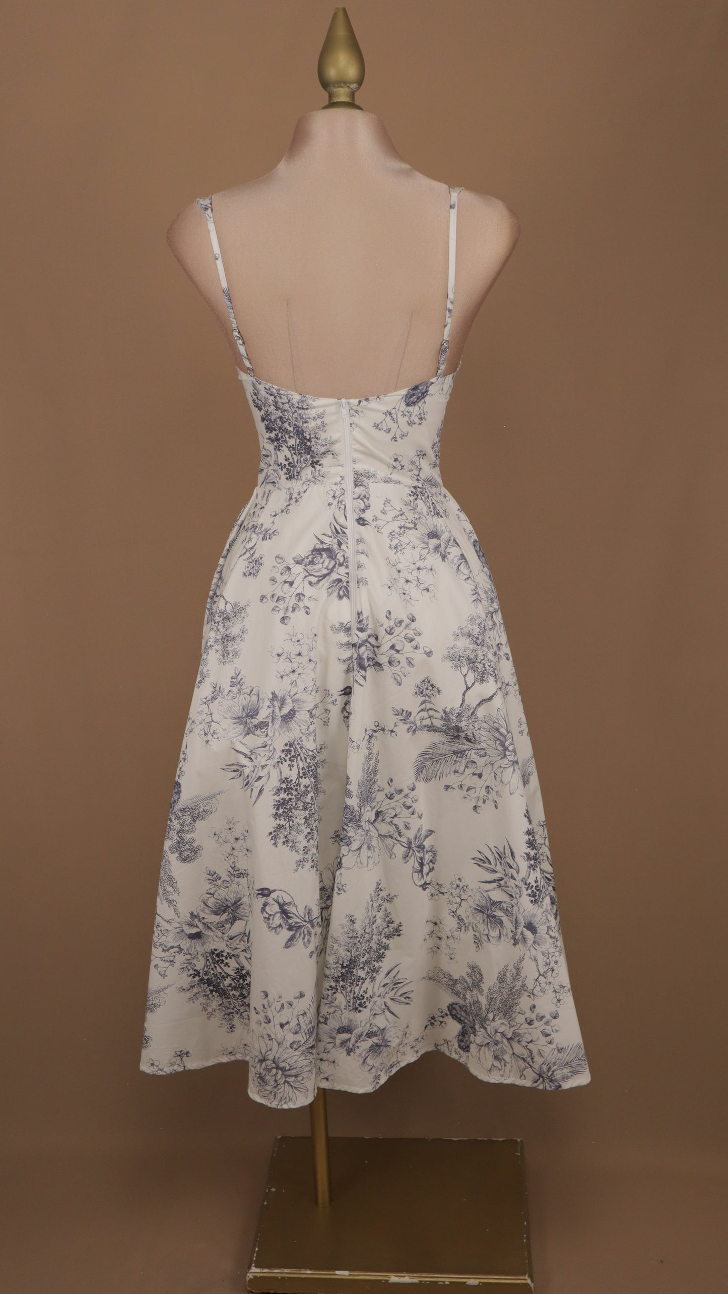 Vestido midi estampado con tirantes