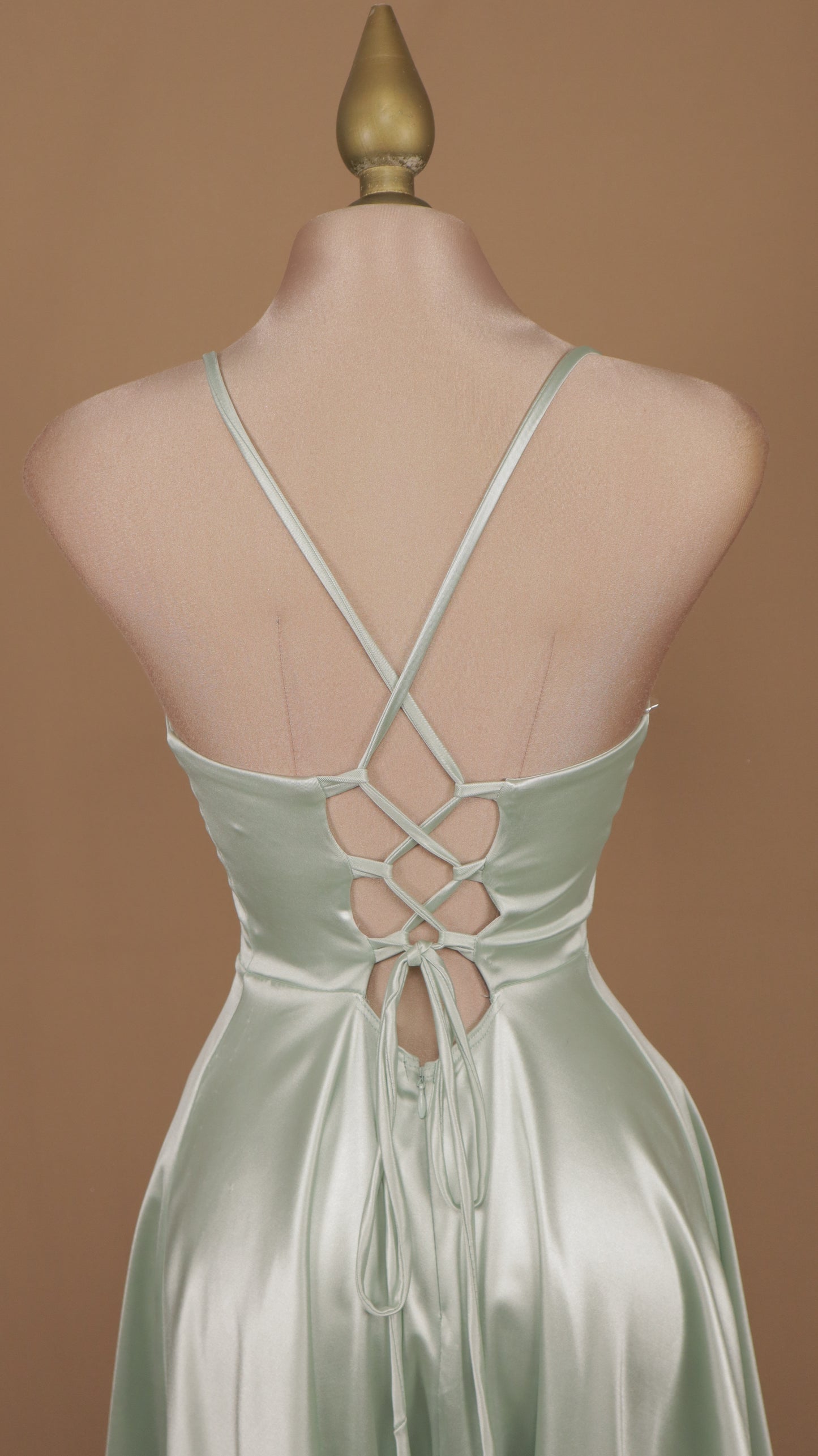 Vestido corto en linea a con agujetas en espalda