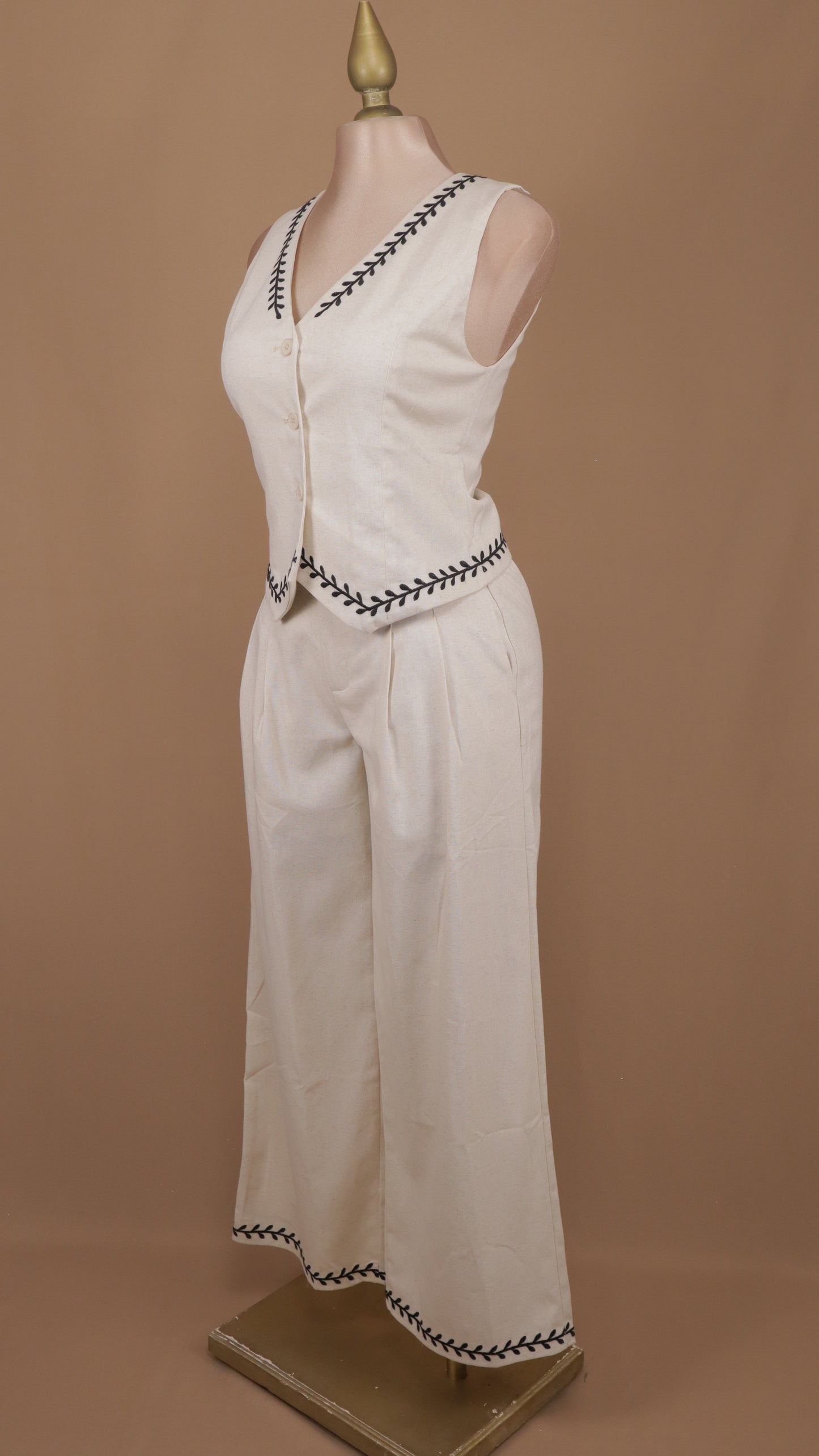 Conjunto de pantalon y chaleco tipo lino