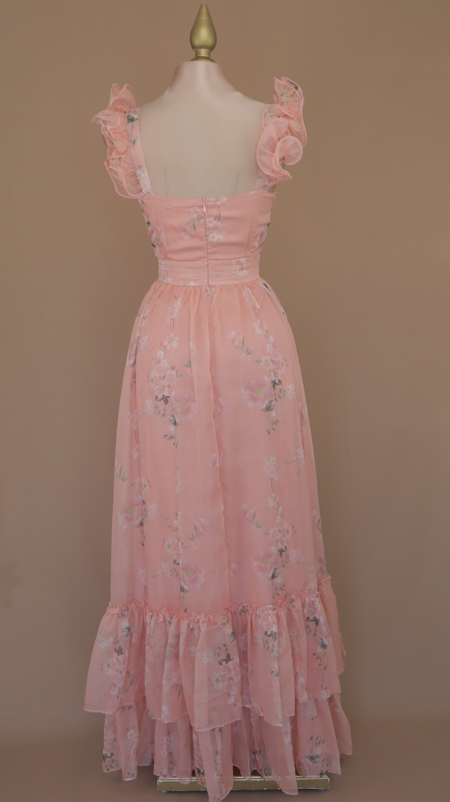 Vestido largo floreado con olan en falda