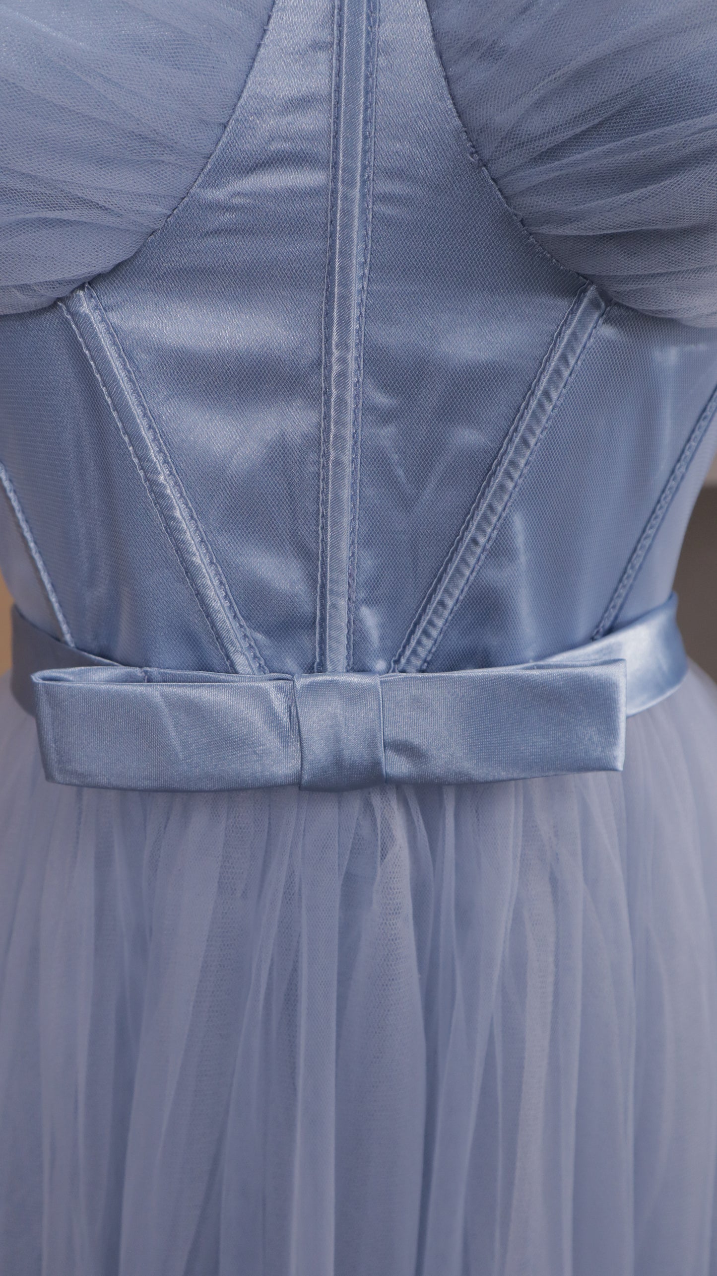 Vestido largo de tul con corset