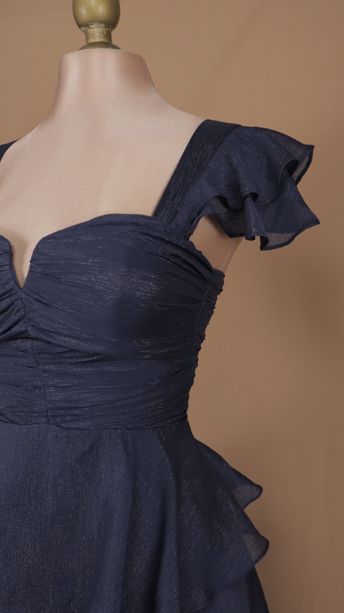 Vestido largo con olanes en falda y corset